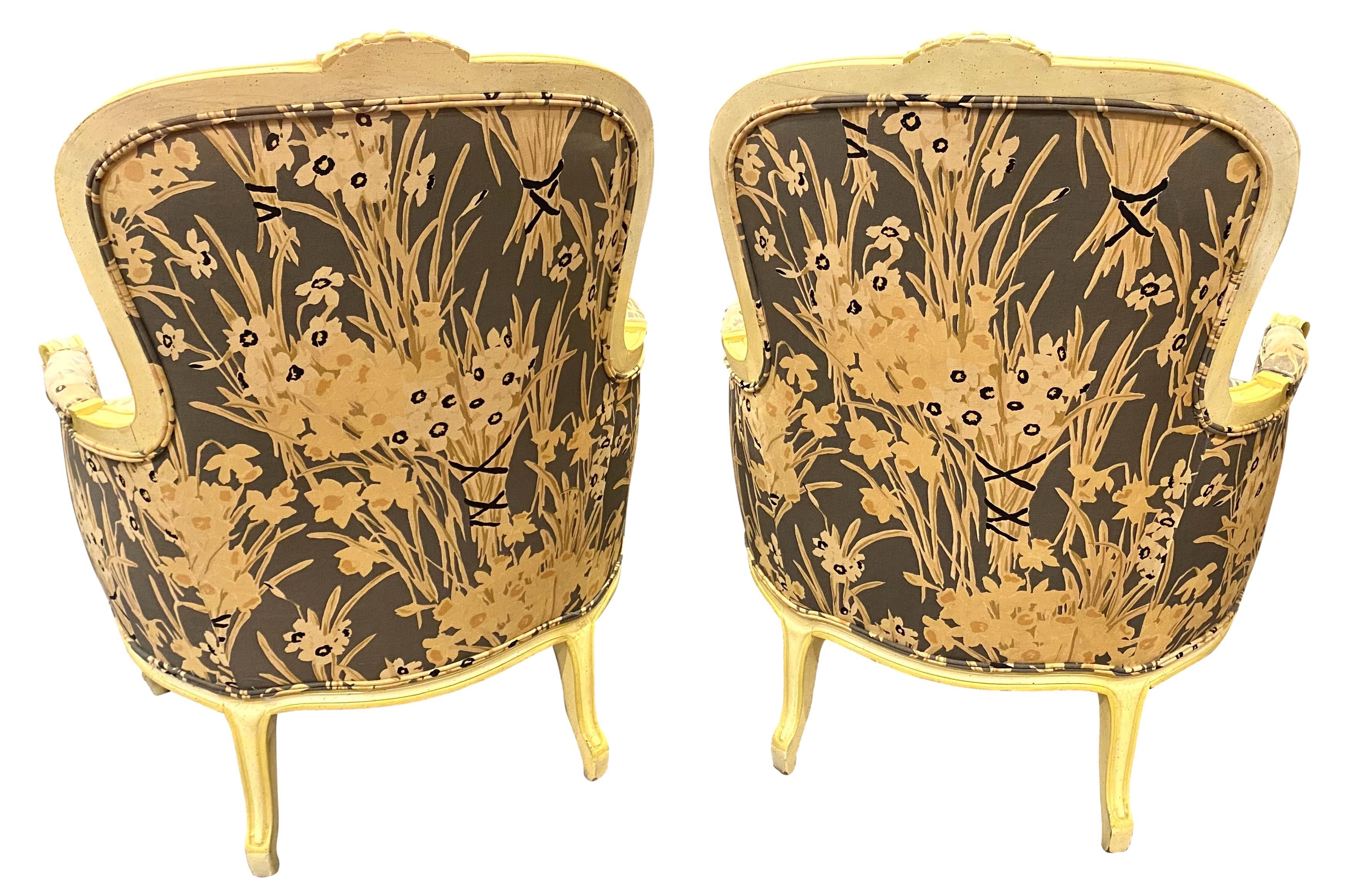1970er Jahre Henredon Französisch Louis XV Bergère Stühle, ein Paar (Gemalt) im Angebot