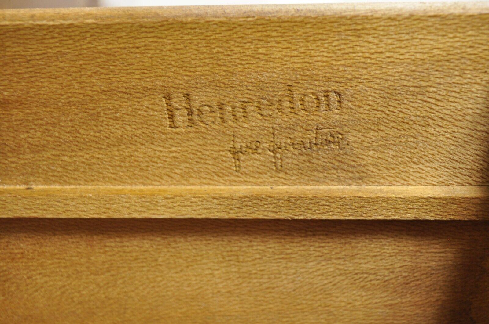 Henredon Französische große Kommode aus Nussbaumholz mit Bändern im Louis XV.-Stil, Vintage im Angebot 5