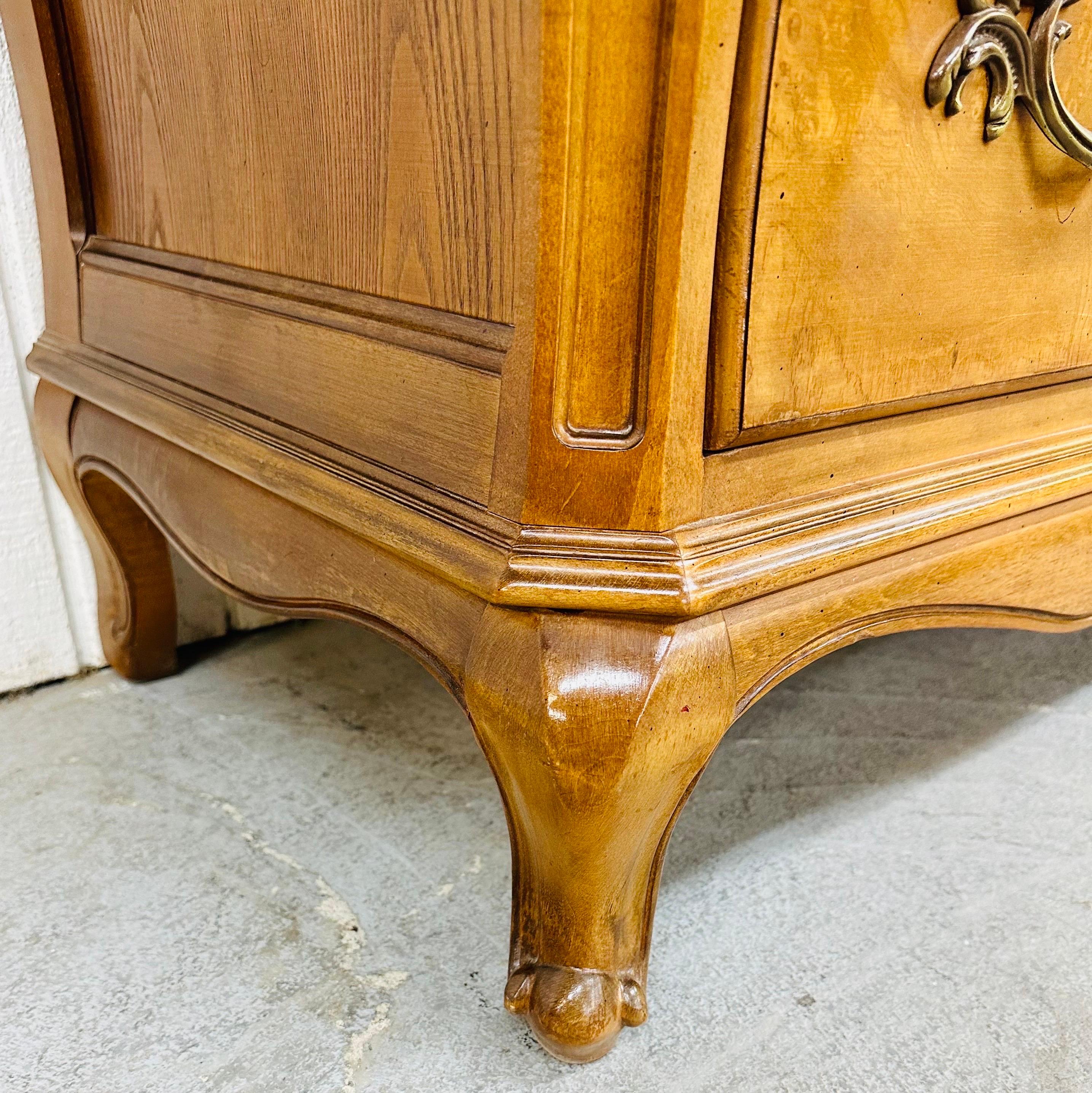Vintage Henredon French Provincial Burled Wood Dresser For Sale 1