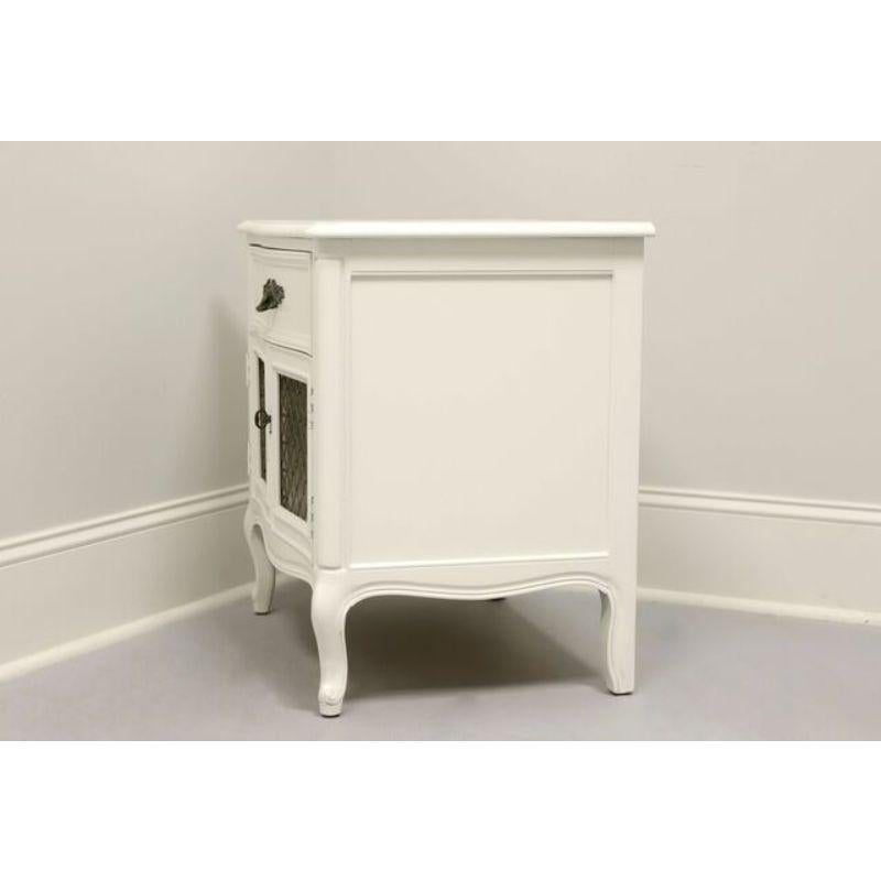 HENREDON French Provincial Painted Nightstand In Excellent Condition In Charlotte, NC