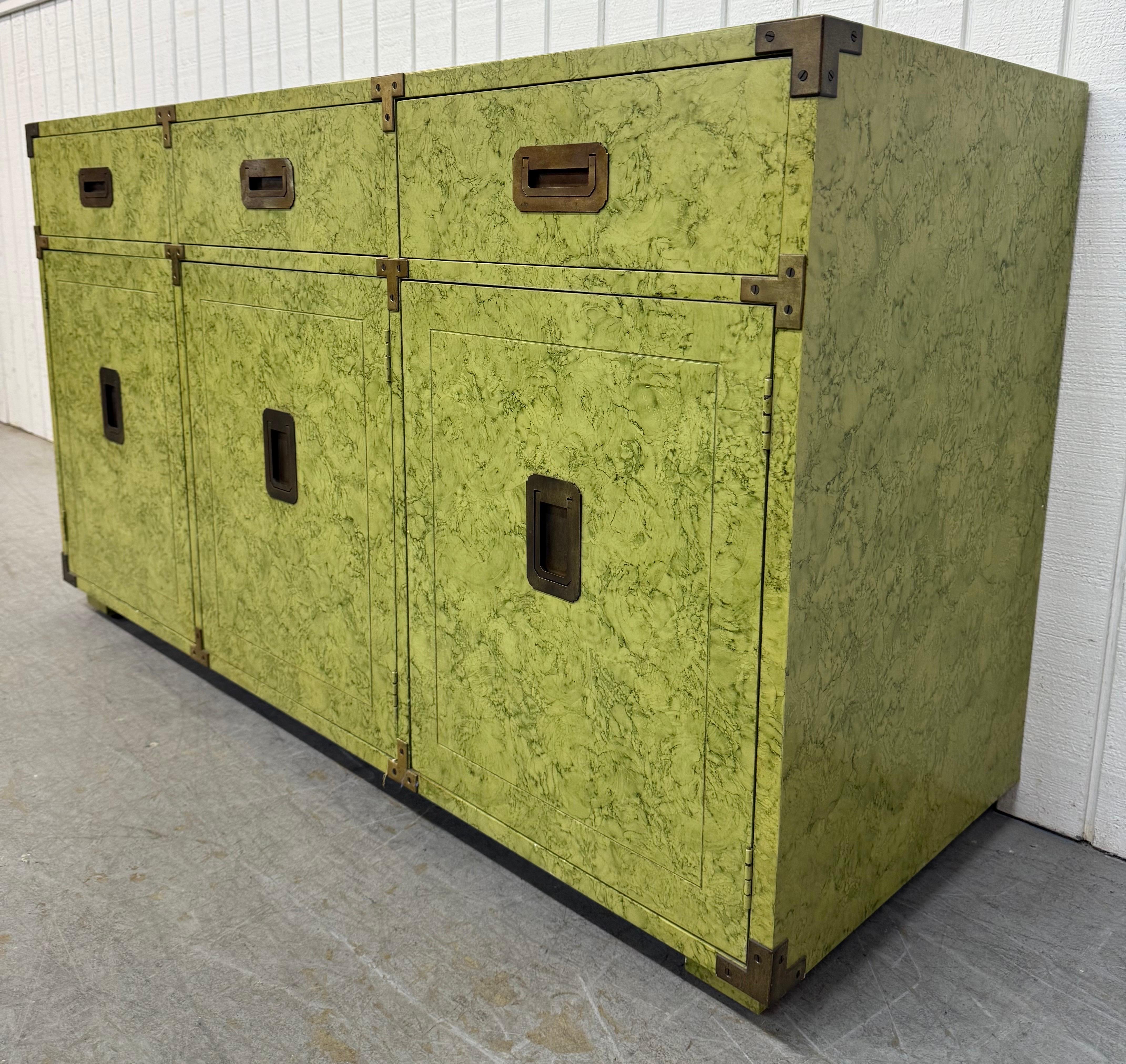 Stile Campaign Vintage Henredon Greene & Greene Greene & Greene Campaigner Sideboard in vendita