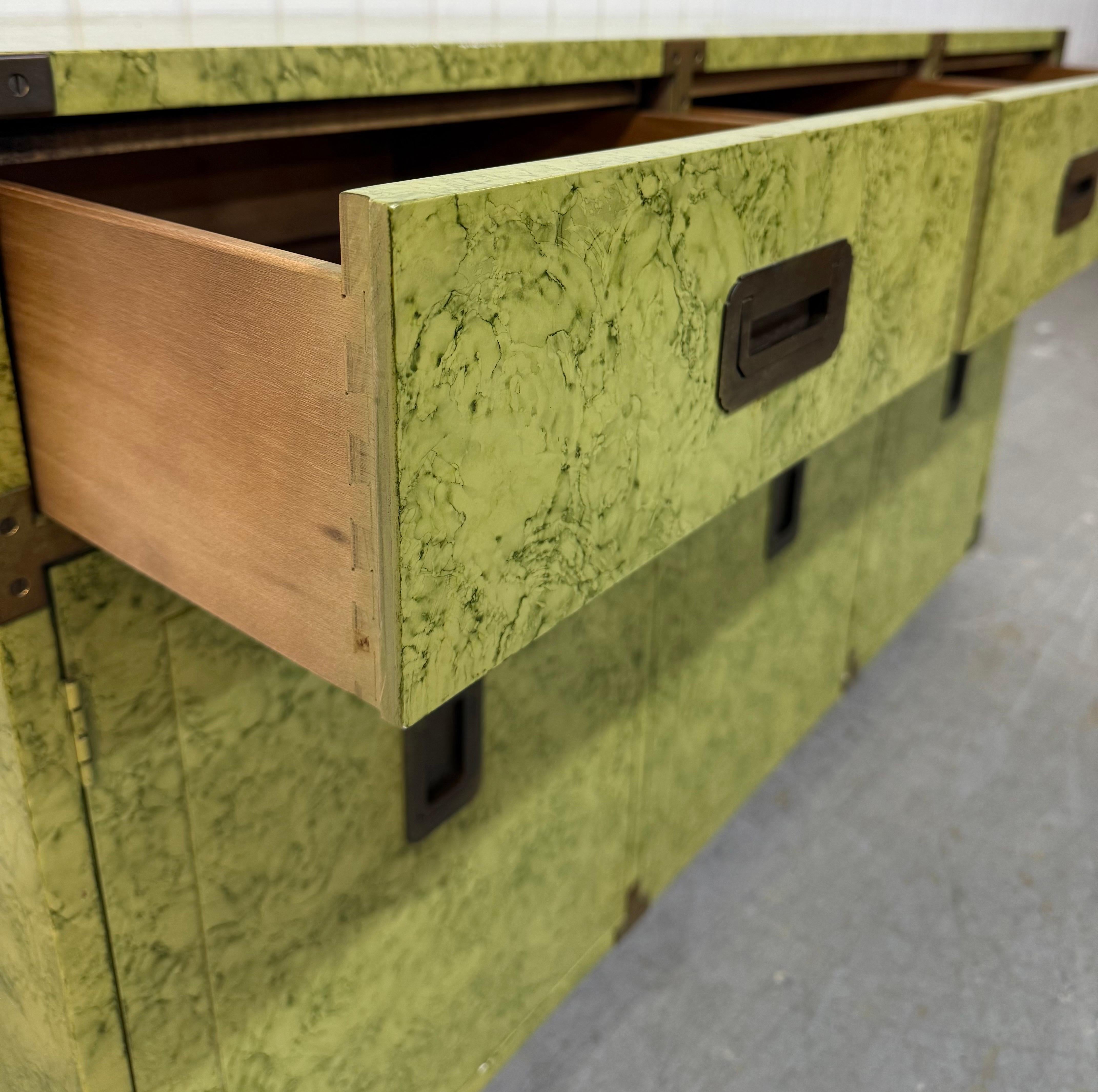 Vintage Henredon Greene & Greene Greene & Greene Campaigner Sideboard in vendita 1