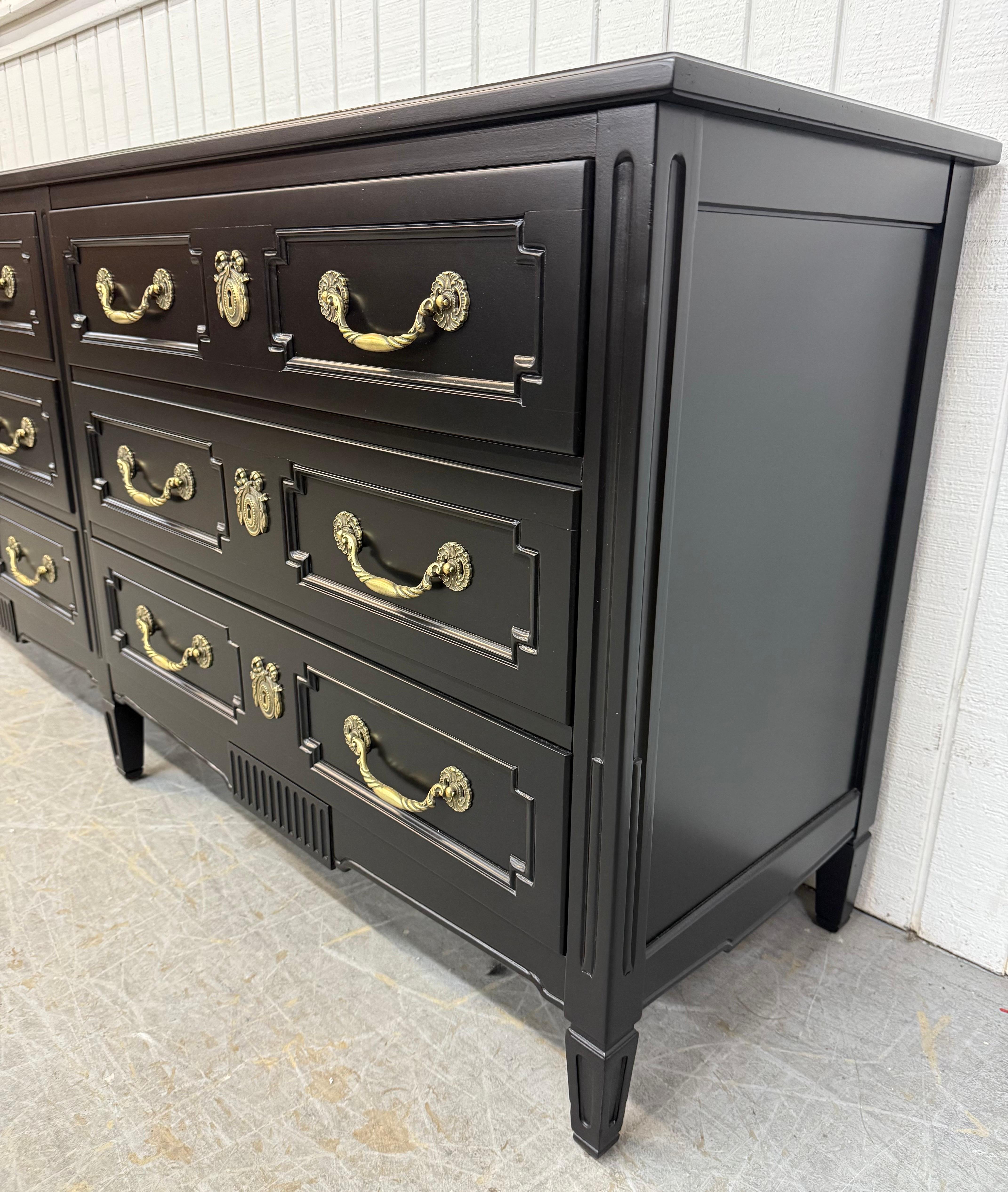 Ottone Vintage Henredon Stile Italiano Dipinto di Nero Comò Doppio in vendita
