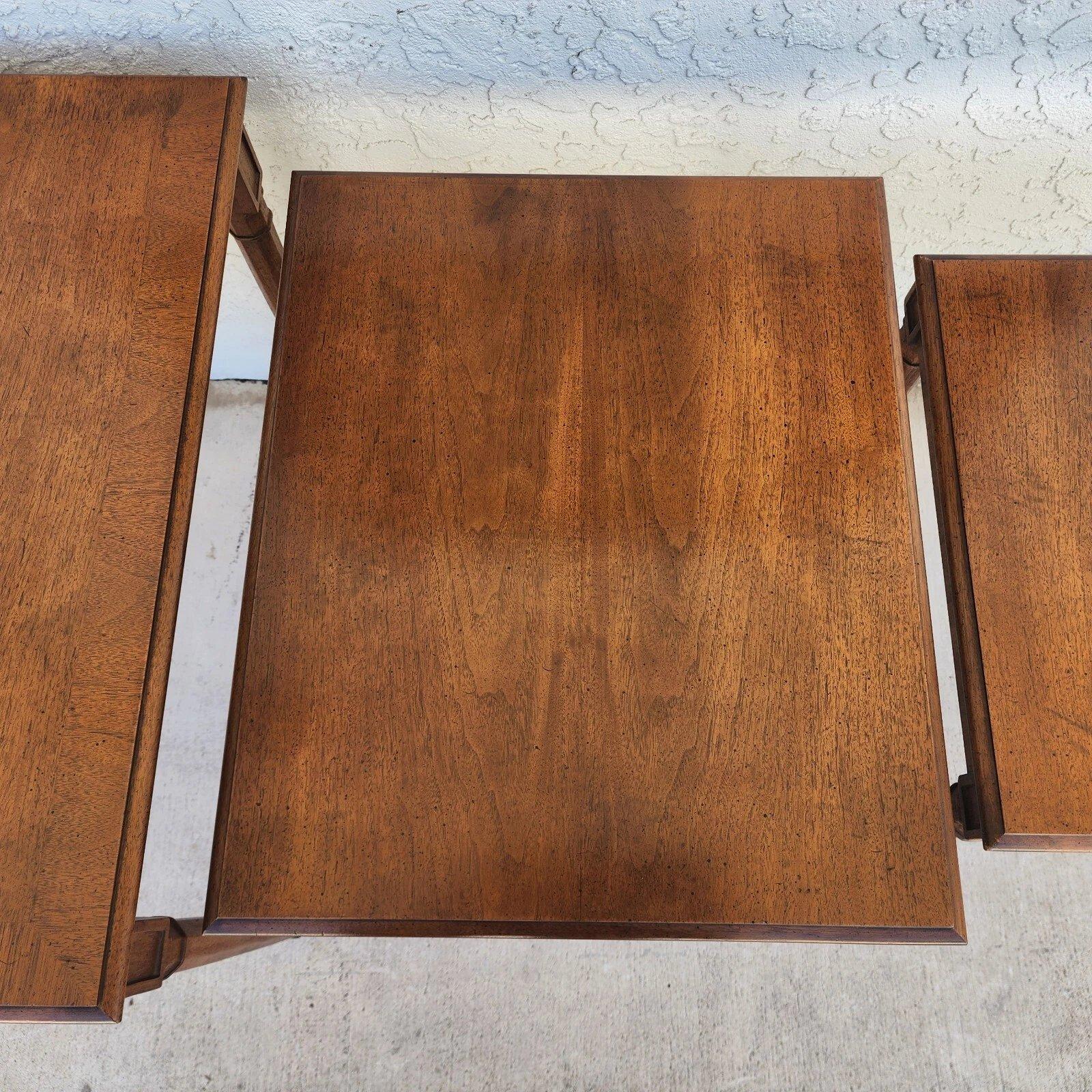 Metà XX secolo Vintage Henredon Nesting Tables in vendita