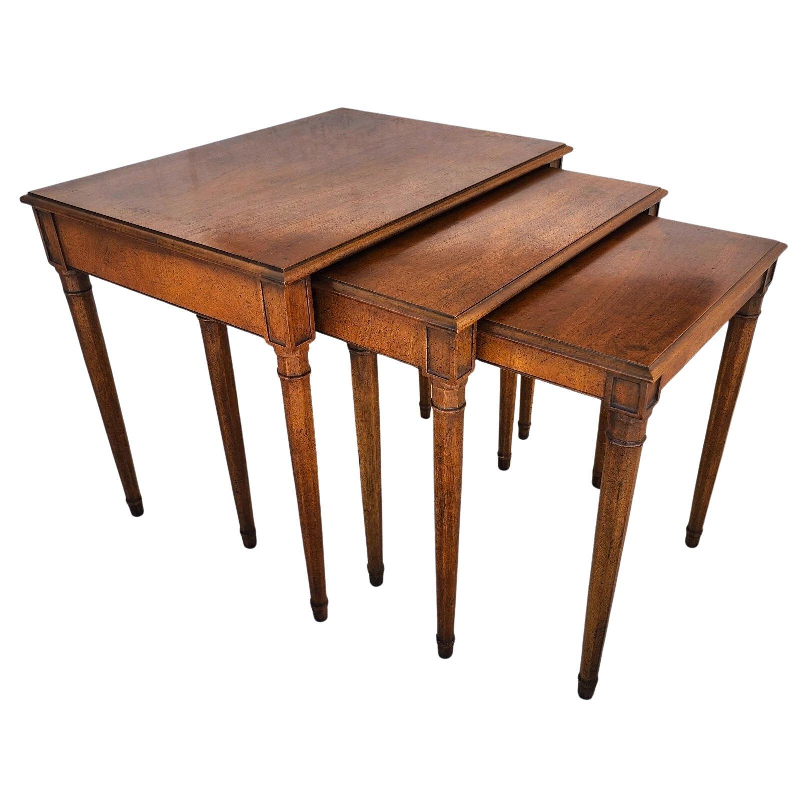 Vintage Henredon Nesting Tables in vendita