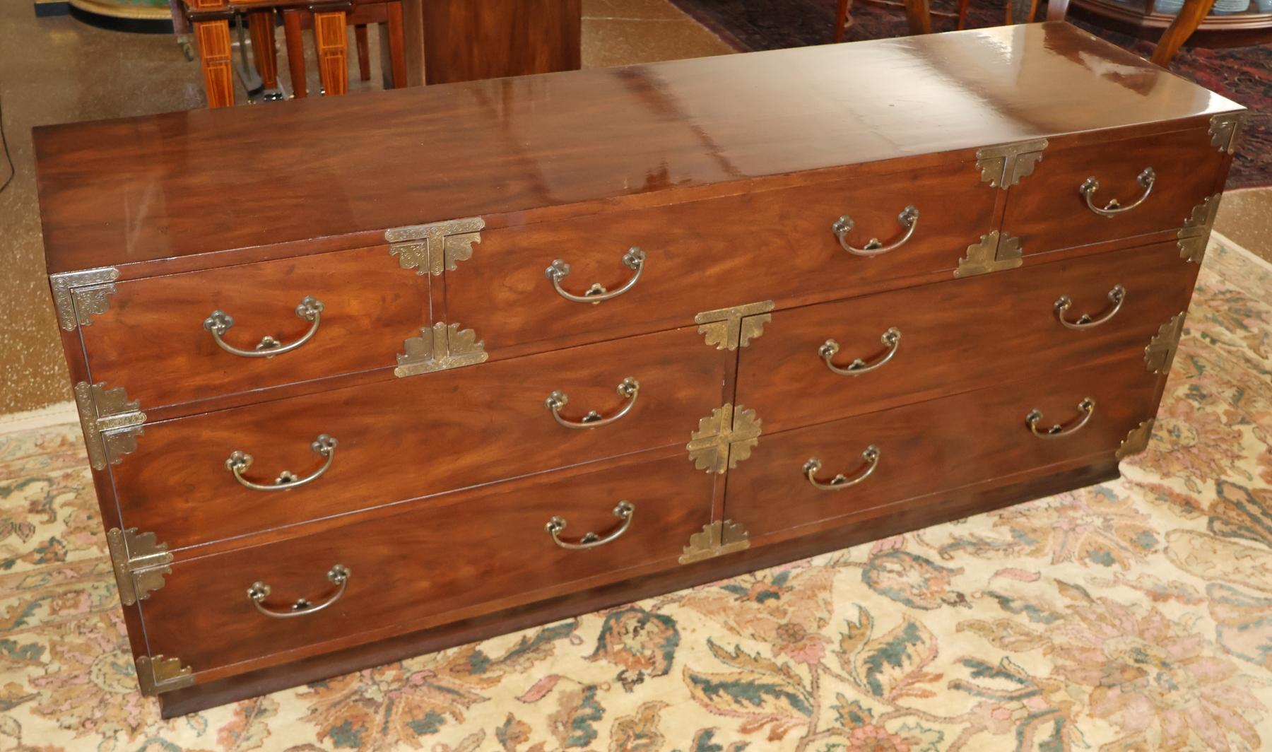 Anglo-Japanese Vintage Henredon Tansu Asian Campaign Style Chest of Drawers Dresser For Sale