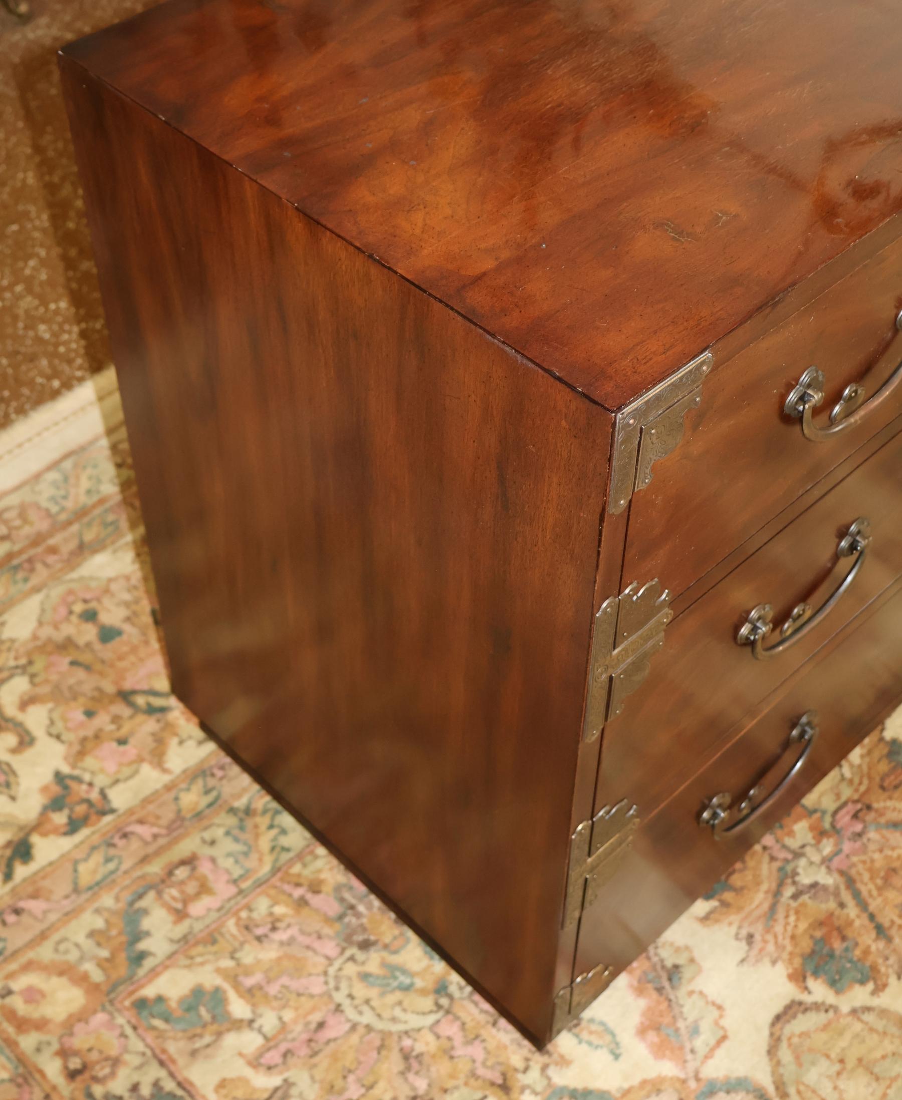 Vintage Henredon Tansu Asian Campaign Style Chest of Drawers Dresser In Fair Condition For Sale In Long Branch, NJ