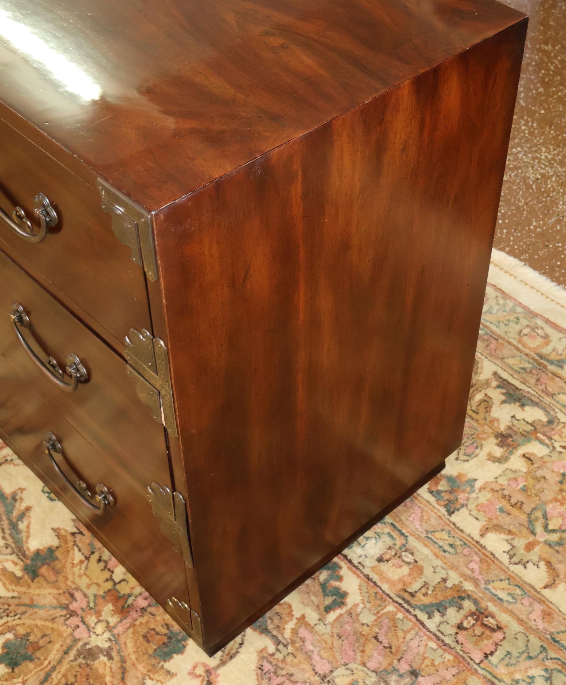 Late 20th Century Vintage Henredon Tansu Asian Campaign Style Chest of Drawers Dresser For Sale
