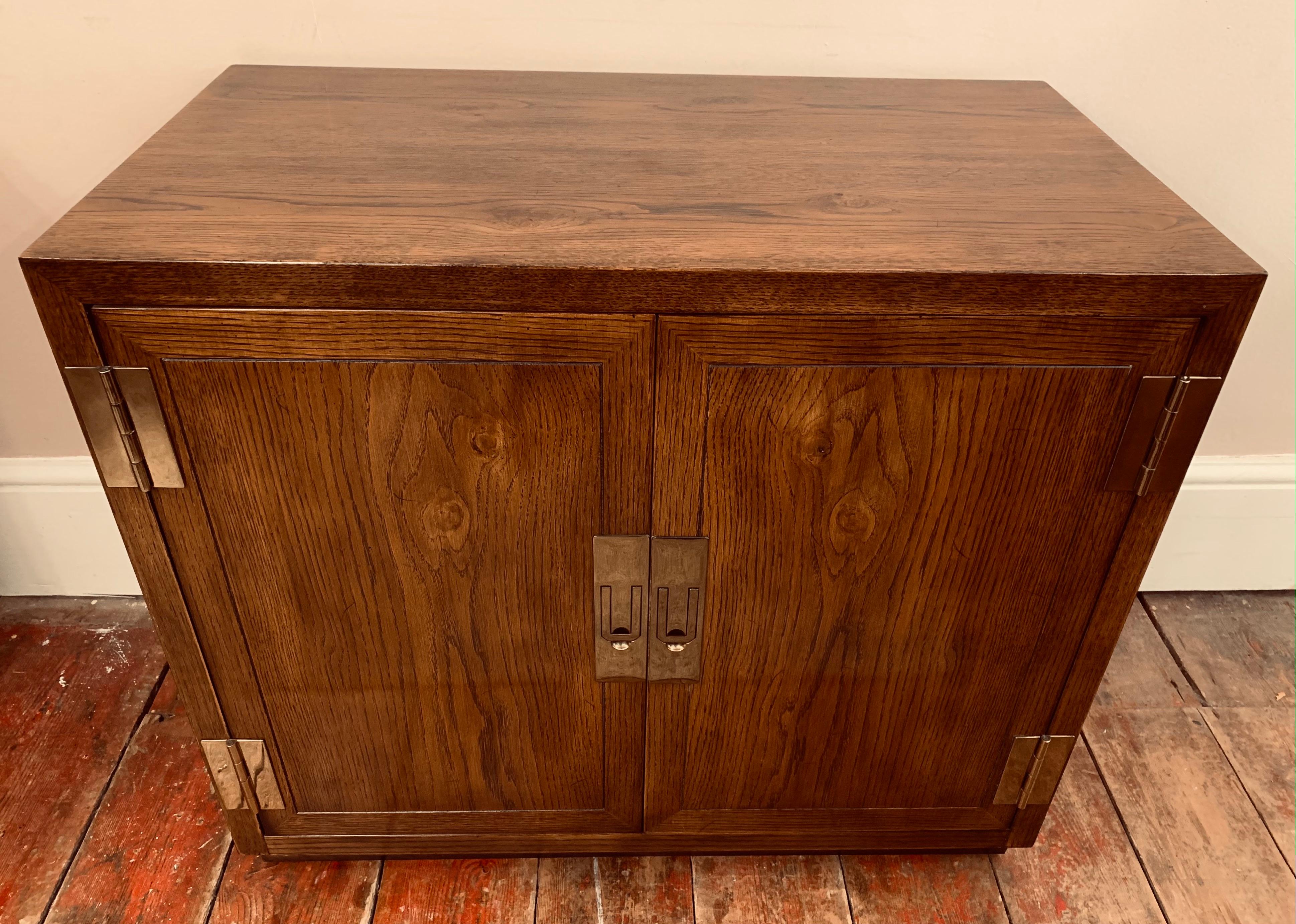 Vintage Henredon USA Campaign Two Door Oak & Brass Hardware Cabinet or Cupboard In Good Condition In London, GB