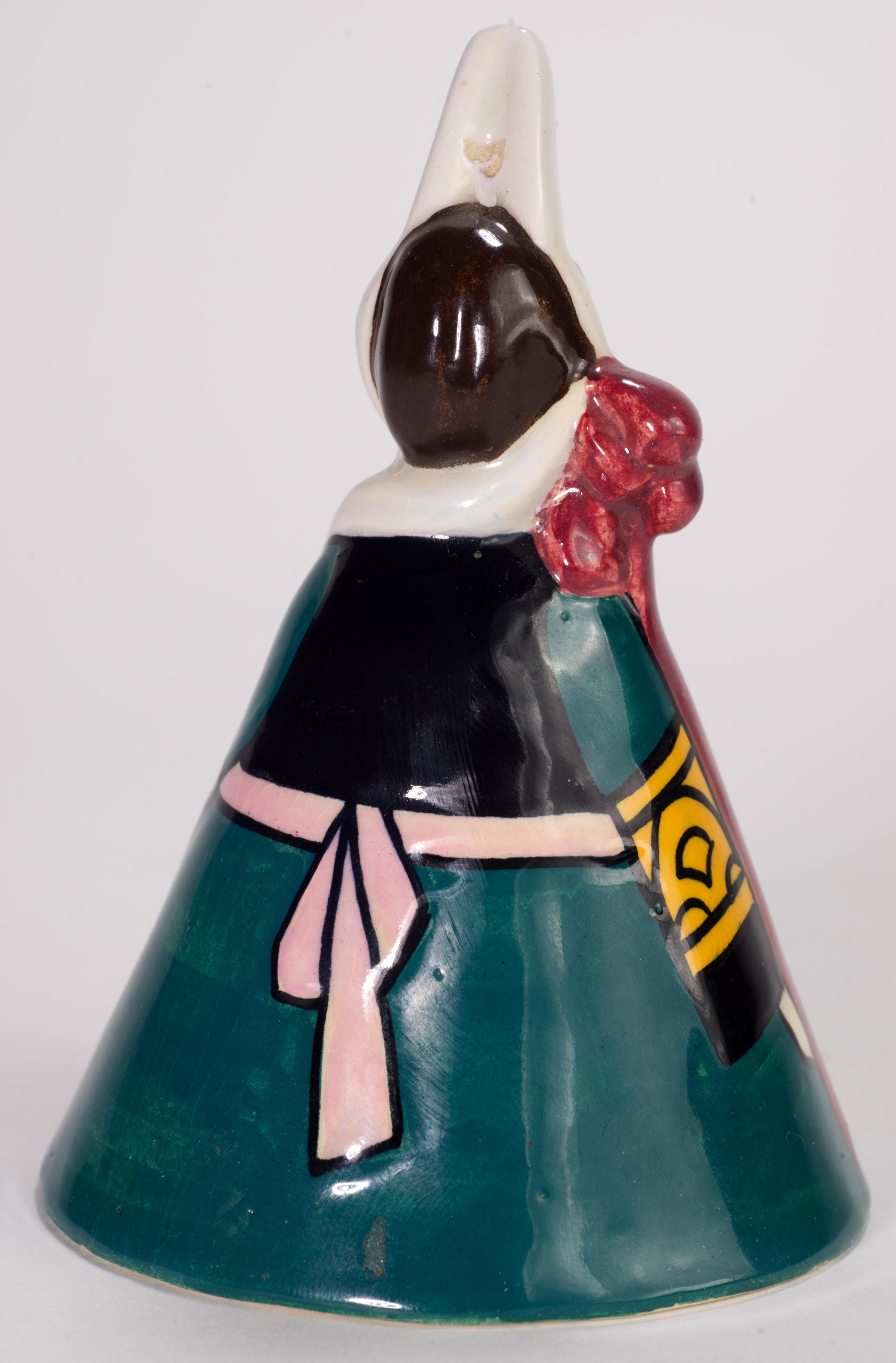 Country Henriot Quimper France Figurine de jeune fille en faïence en vente