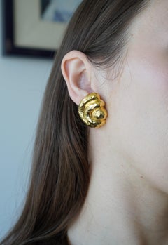 Vintage Henry Dunay 18k Gold Hammered Shell Motif Clip Earrings