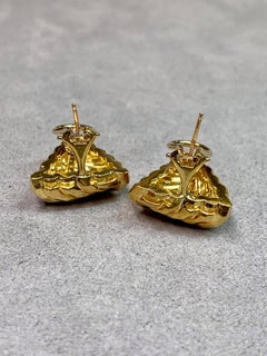 Vintage Henry Dunay, orecchini a triangolo con diamante testurizzato in oro giallo 18K