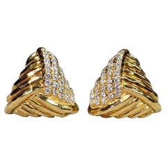 Vintage Henry Dunay, orecchini a triangolo con diamante testurizzato in oro giallo 18K