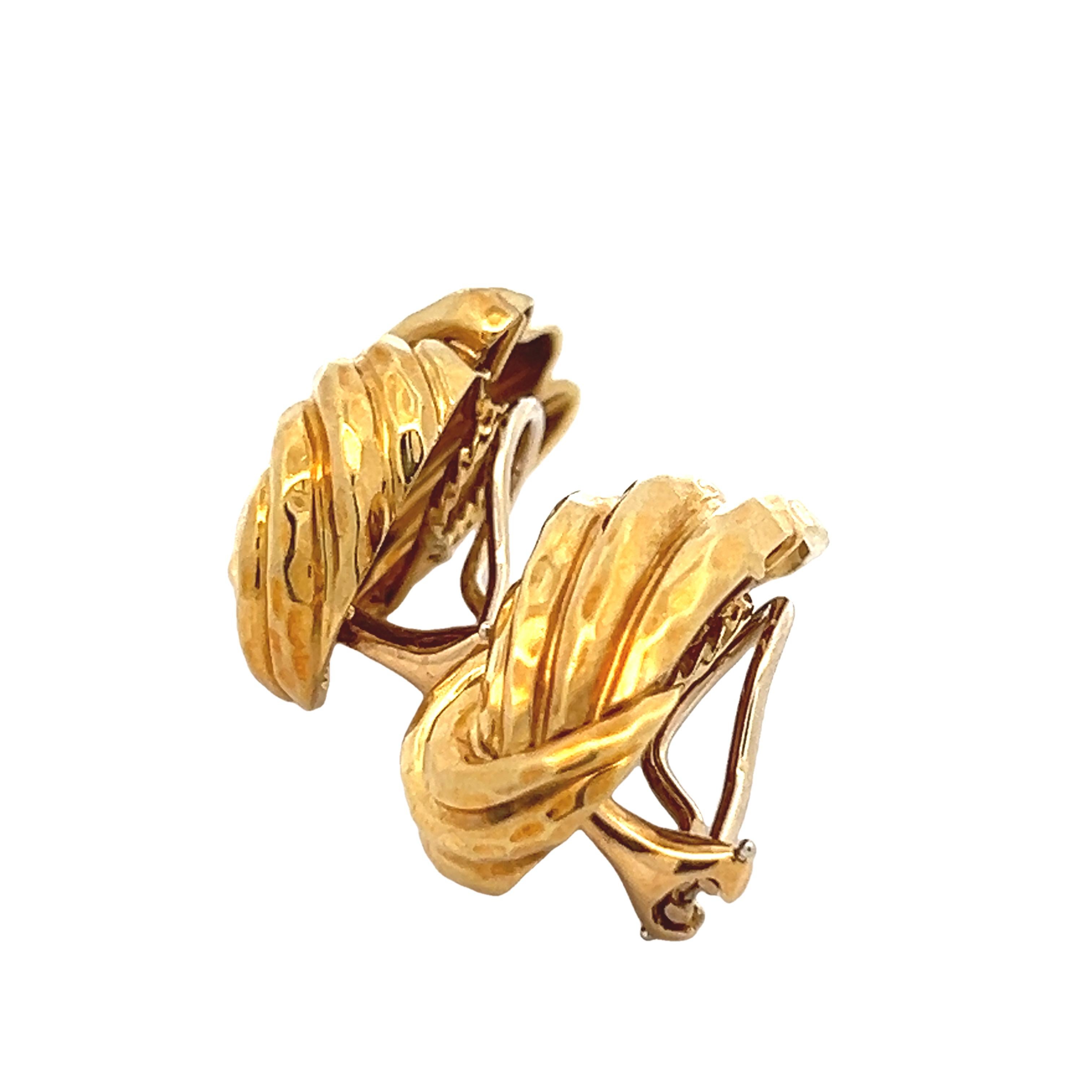 Pendientes esculturales vintage Henry Dunay de oro amarillo de 18 quilates - Acabado martillado en venta 6