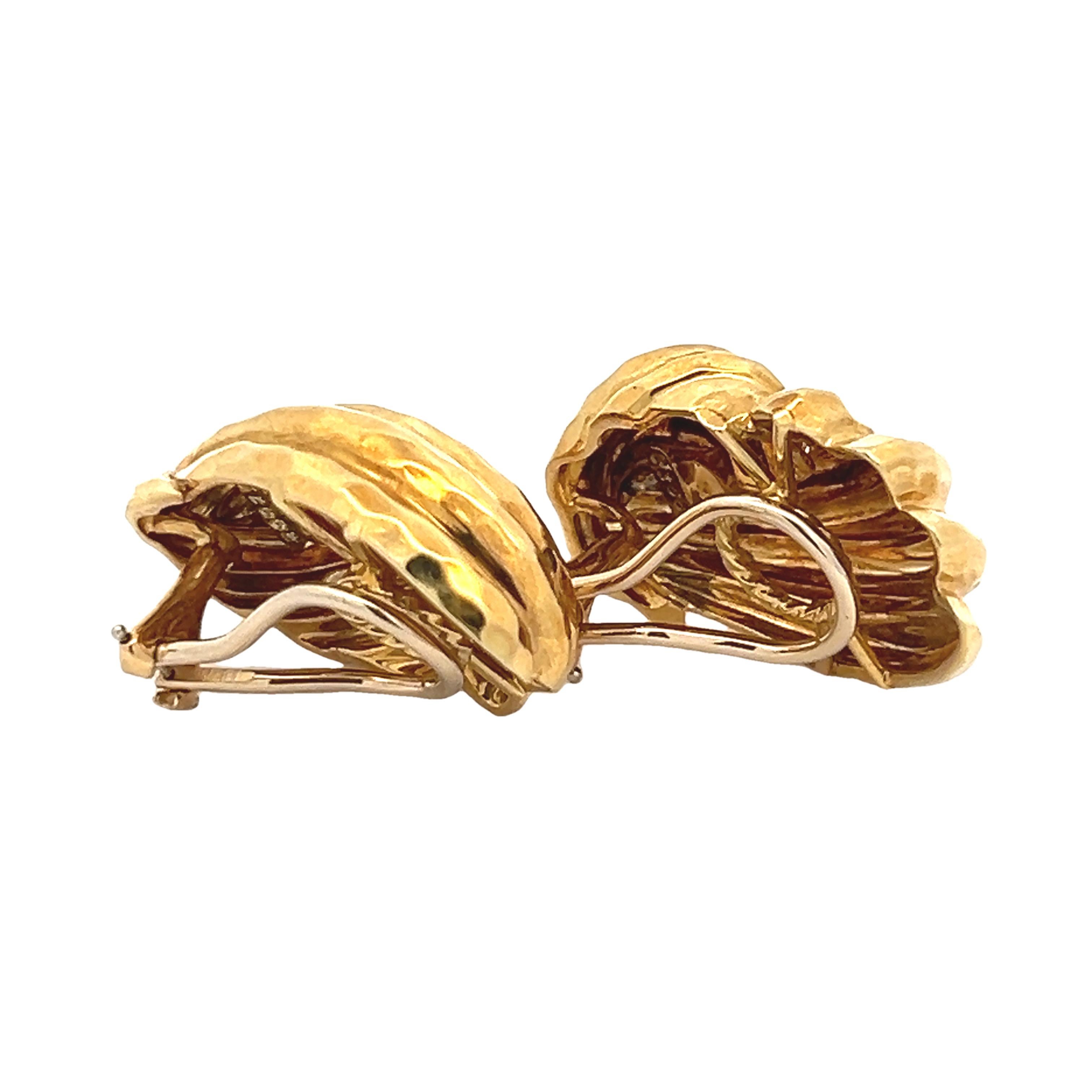 Pendientes esculturales vintage Henry Dunay de oro amarillo de 18 quilates - Acabado martillado en venta 7