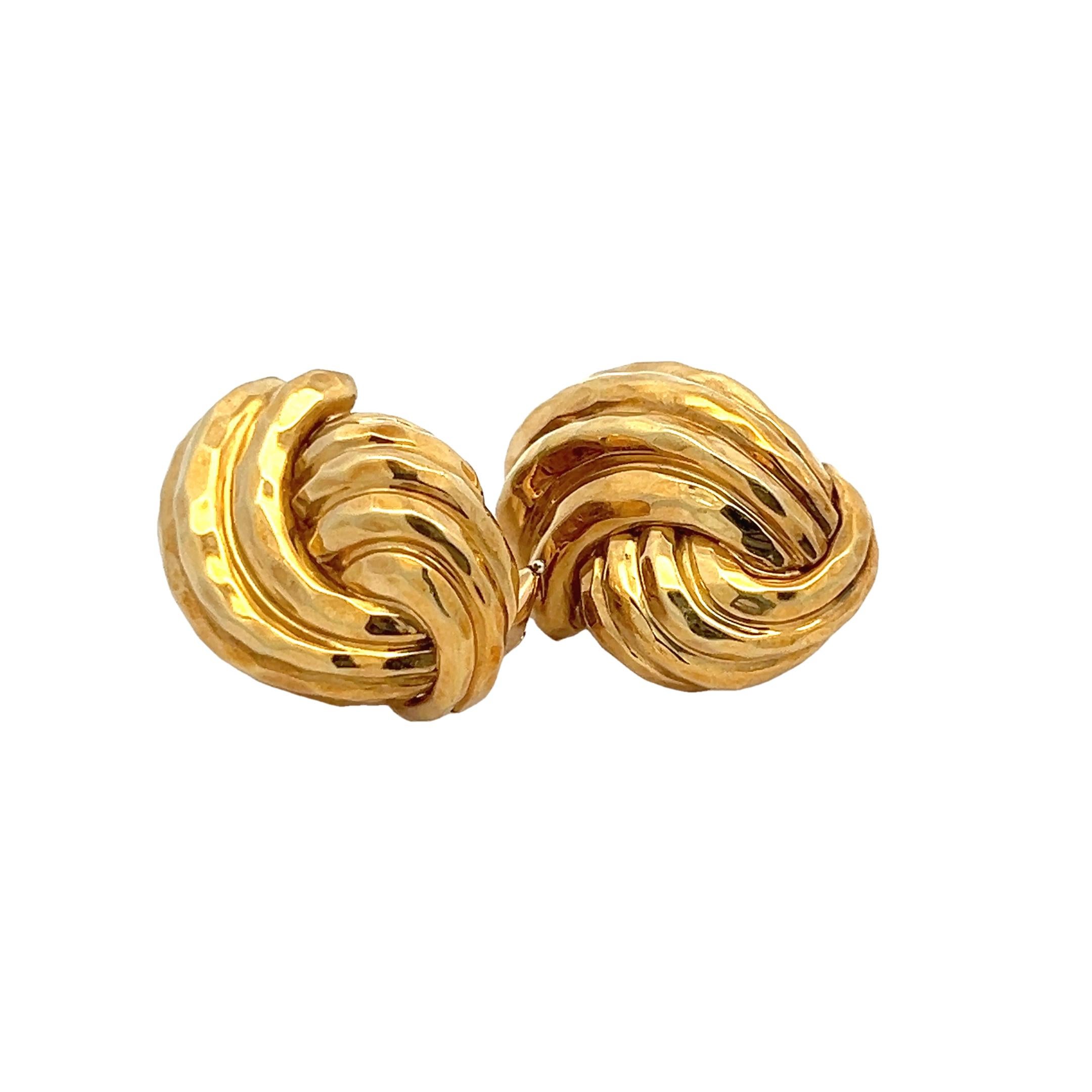 Pendientes esculturales vintage Henry Dunay de oro amarillo de 18 quilates - Acabado martillado Modernista en venta