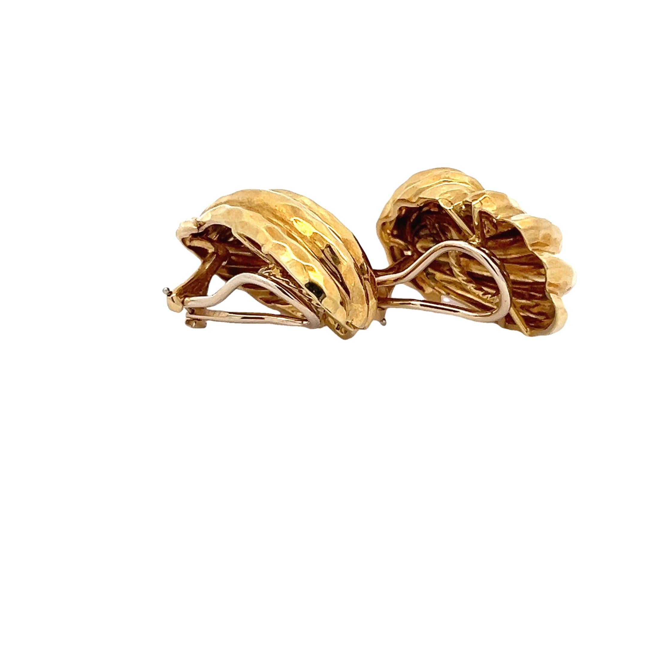 De las mujeres Pendientes esculturales vintage Henry Dunay de oro amarillo de 18 quilates - Acabado martillado en venta