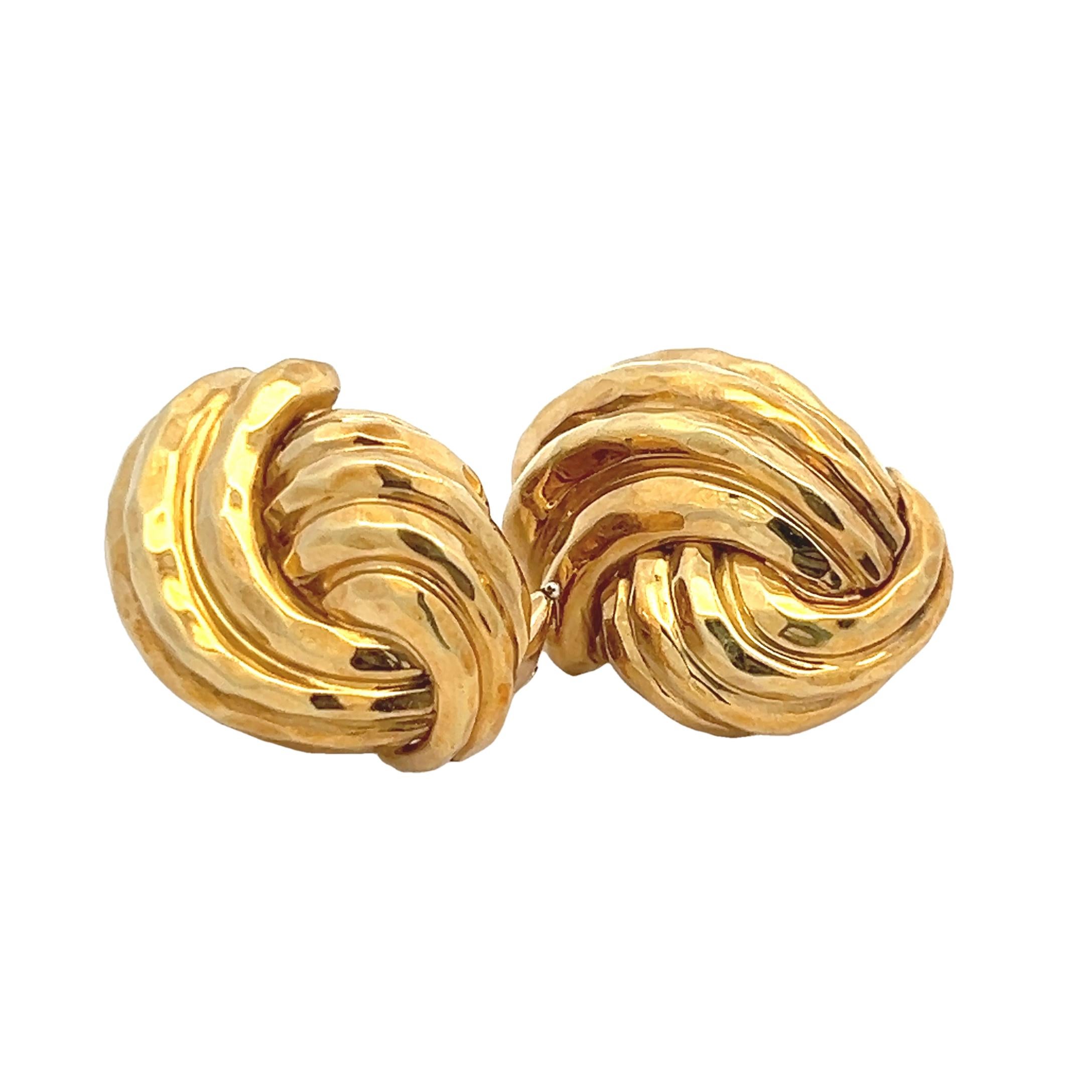 Pendientes esculturales vintage Henry Dunay de oro amarillo de 18 quilates - Acabado martillado en venta 2