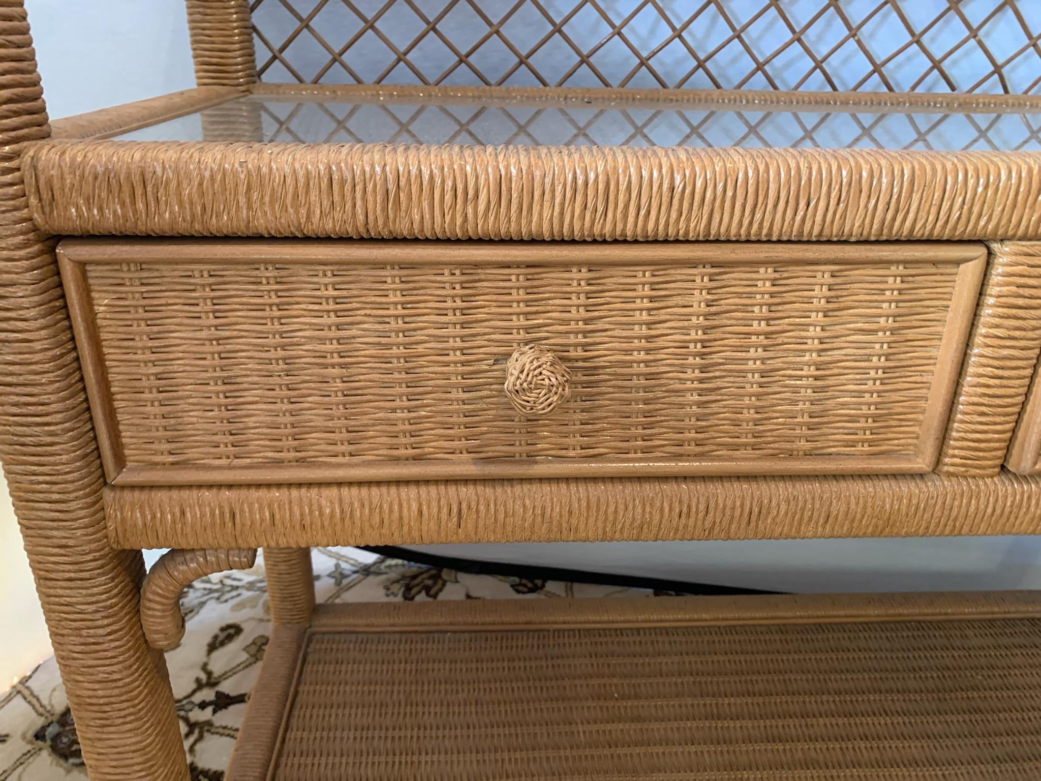 Vintage Henry Link Natural Rattan Wicker Rolling Bar Cart Console Table In Good Condition In West Hartford, CT