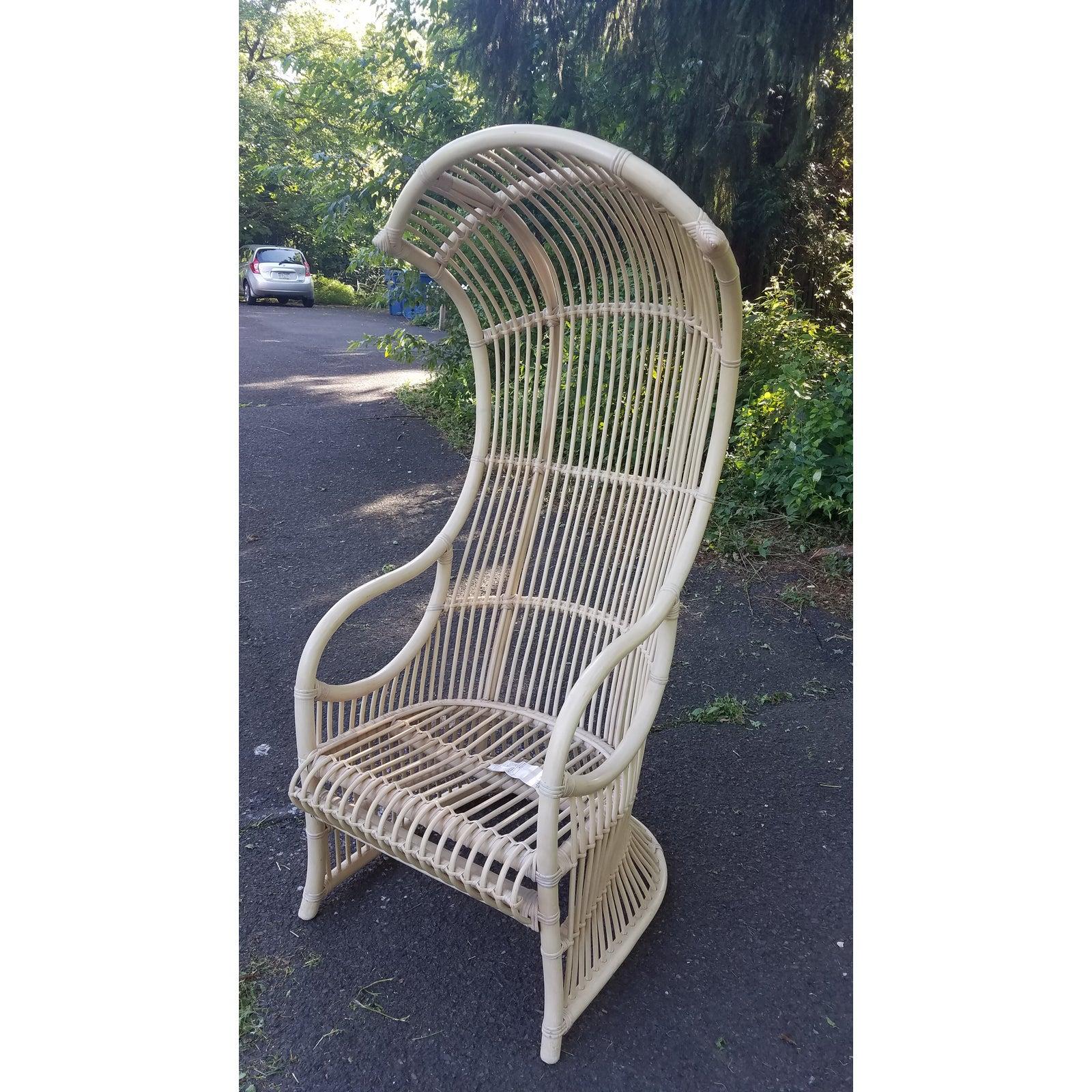 Wonderful bamboo rattan canopy chair designed by Henry Olko for Willow and Reed, NY.
Pale painted finish, in excellent condition.
