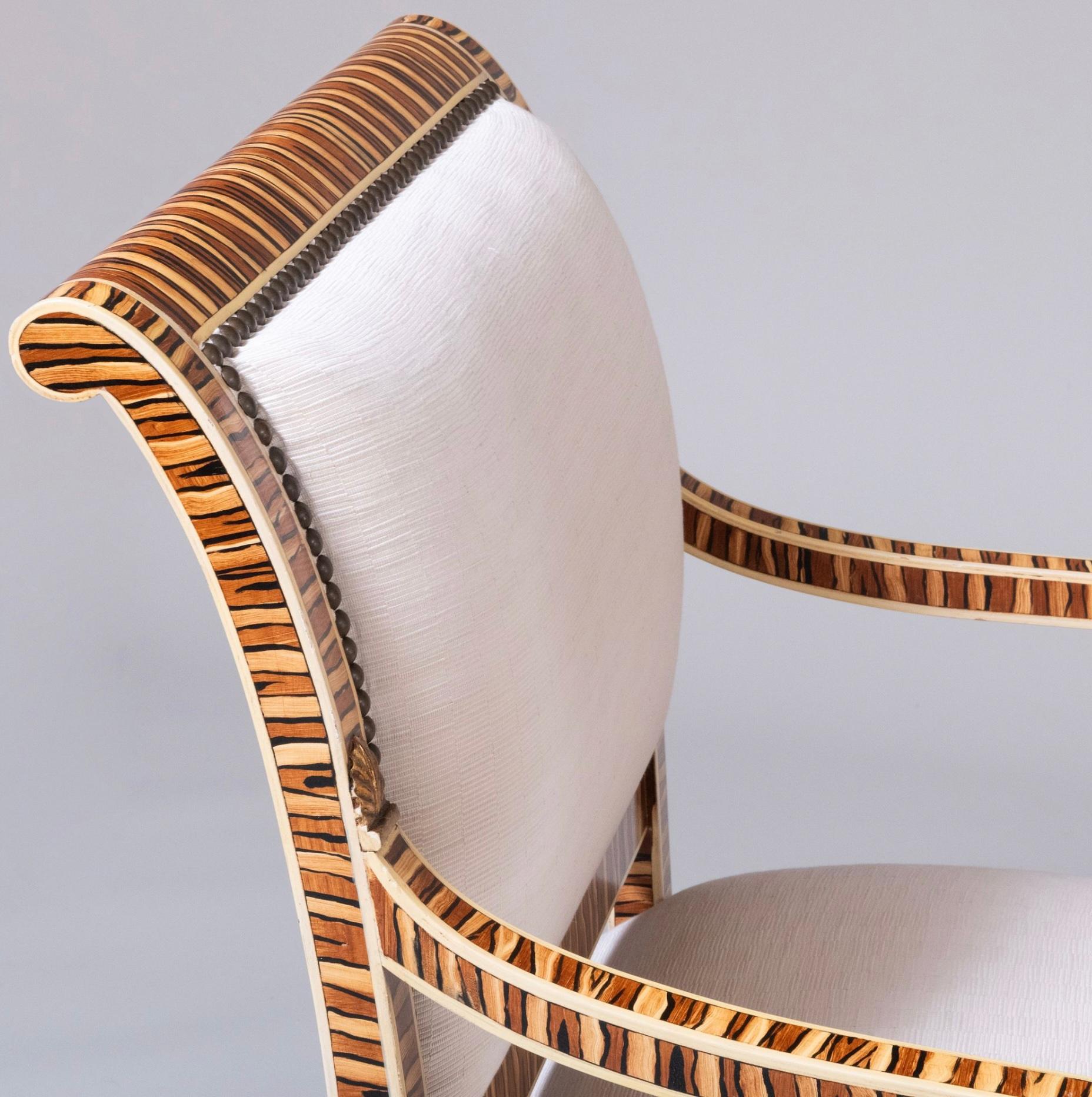 Henry P. Urban Chairs, Vintage  Mit geschnitzten Rahmen & Fauxpaint (Empire) im Angebot