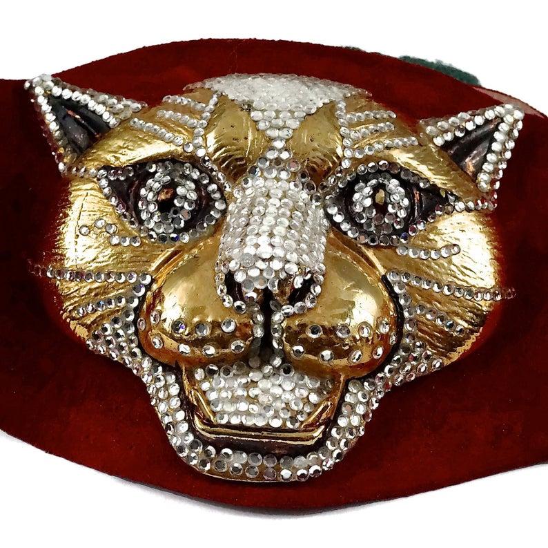 Vintage HENRYKS BIJOUX VIENNE Jewelled Leopard Head Red Suede Wide Belt For Sale 2