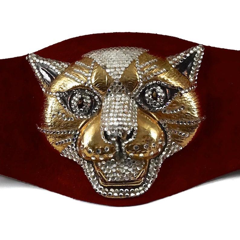 Women's Vintage HENRYKS BIJOUX VIENNE Jewelled Leopard Head Red Suede Wide Belt For Sale