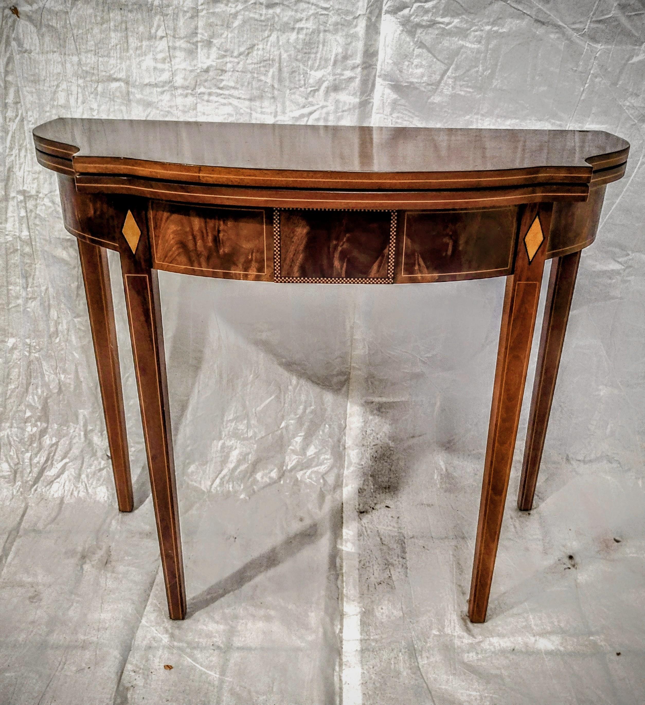 20th Century Vintage Hepplewhite Style Game Table For Sale