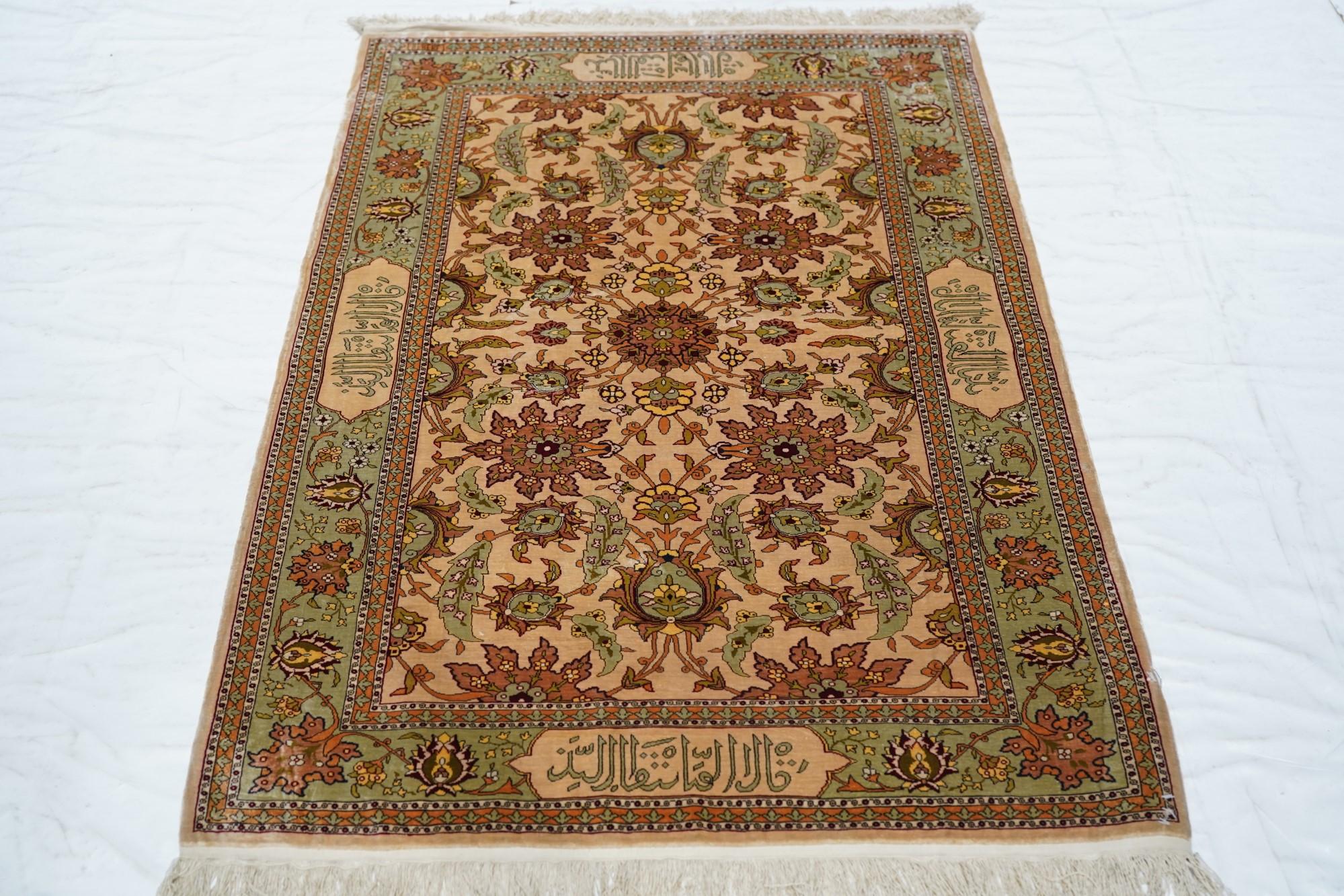 Äußerst feiner türkischer Hereke-Teppich aus Seide 2'10'' x 4'7'' im Angebot 4