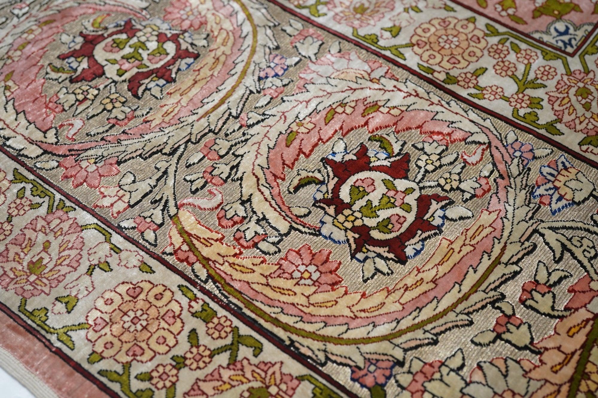 Tappeto Vintage Hereke 6'11'' x 10'3'' In condizioni buone in vendita a New York, NY