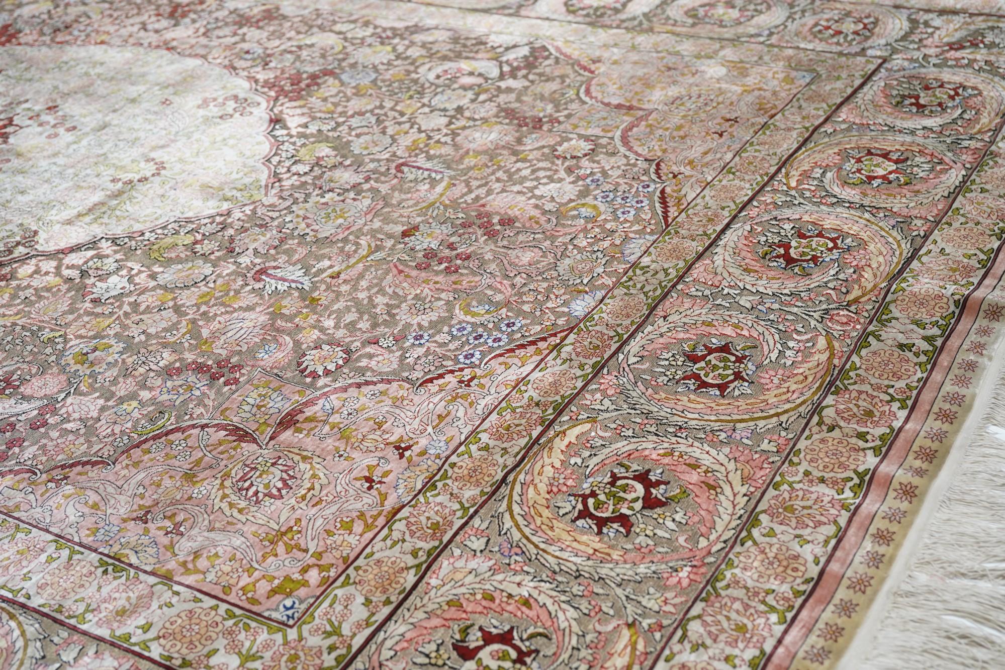 Vintage Hereke-Teppich  (Mitte 17. Jahrhundert) im Angebot