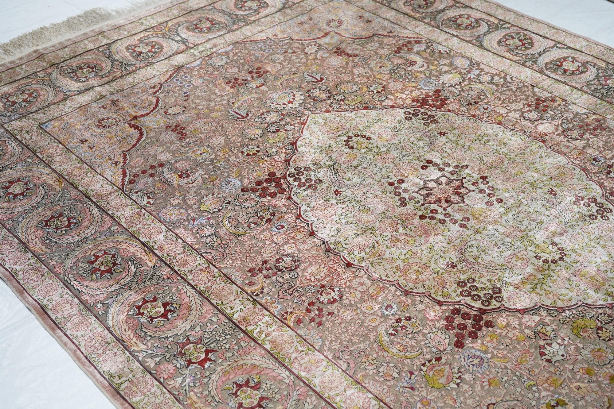 Seta Tappeto Vintage Hereke 6'11'' x 10'3'' in vendita