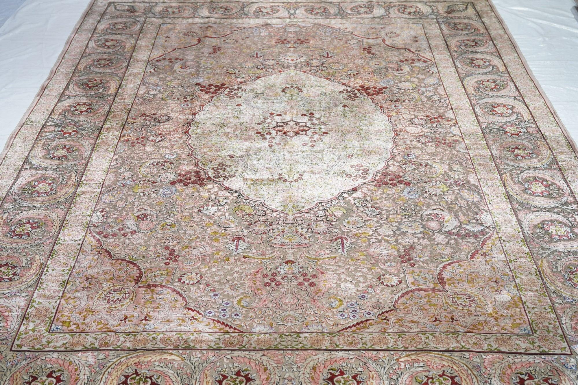 Tappeto Vintage Hereke 6'11'' x 10'3'' in vendita 1