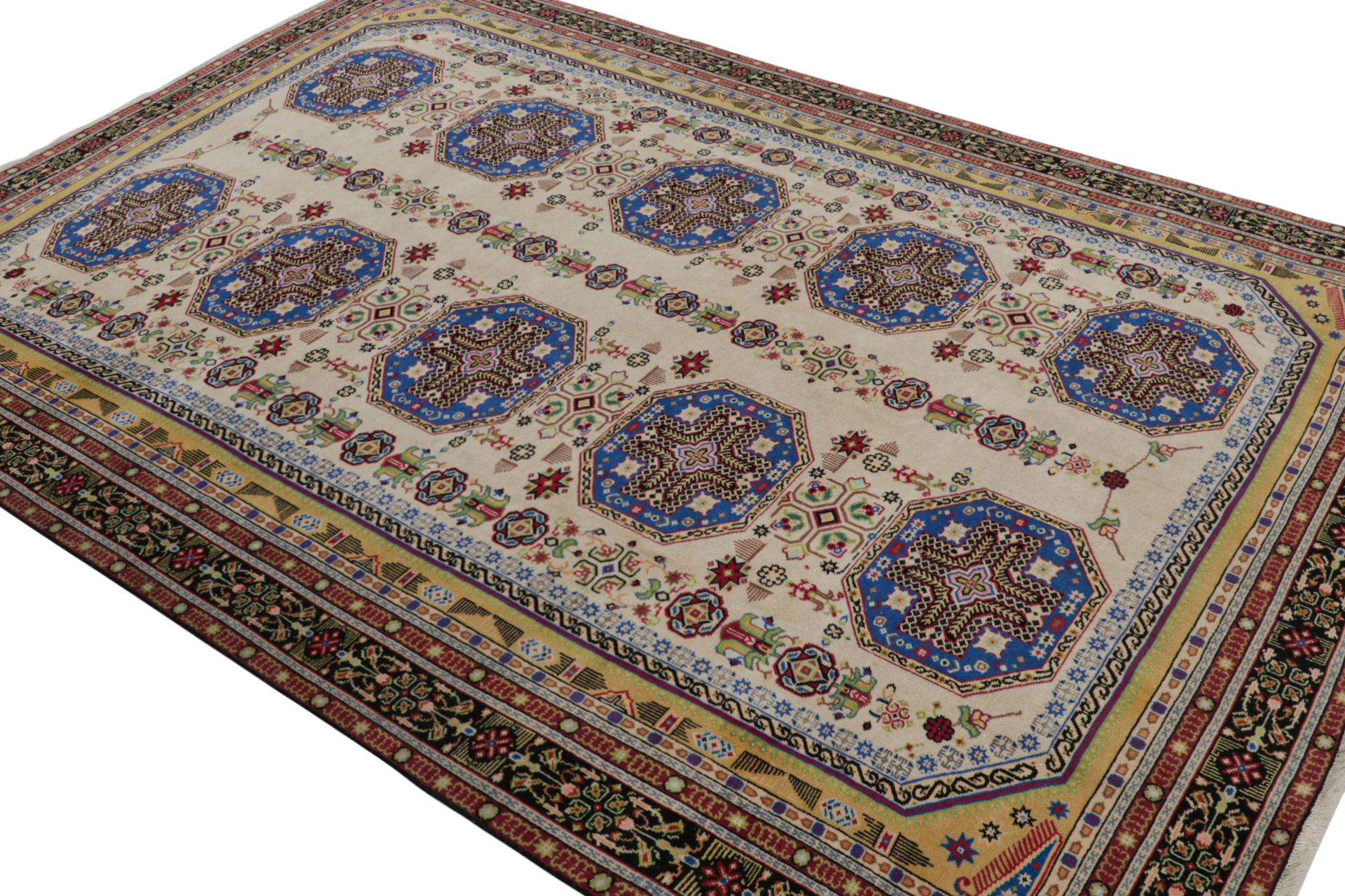 Handgeknüpft aus Wolle, ein 8x11 türkischer Hereke-Teppich, ca. 1970-1980 - der neueste in der Vintage-Auswahl von Rug & Kilim.

Über das Design:


Aufmerksame Augen werden feststellen, dass Beige farbenfrohe Medaillons in gesättigten, leuchtenden