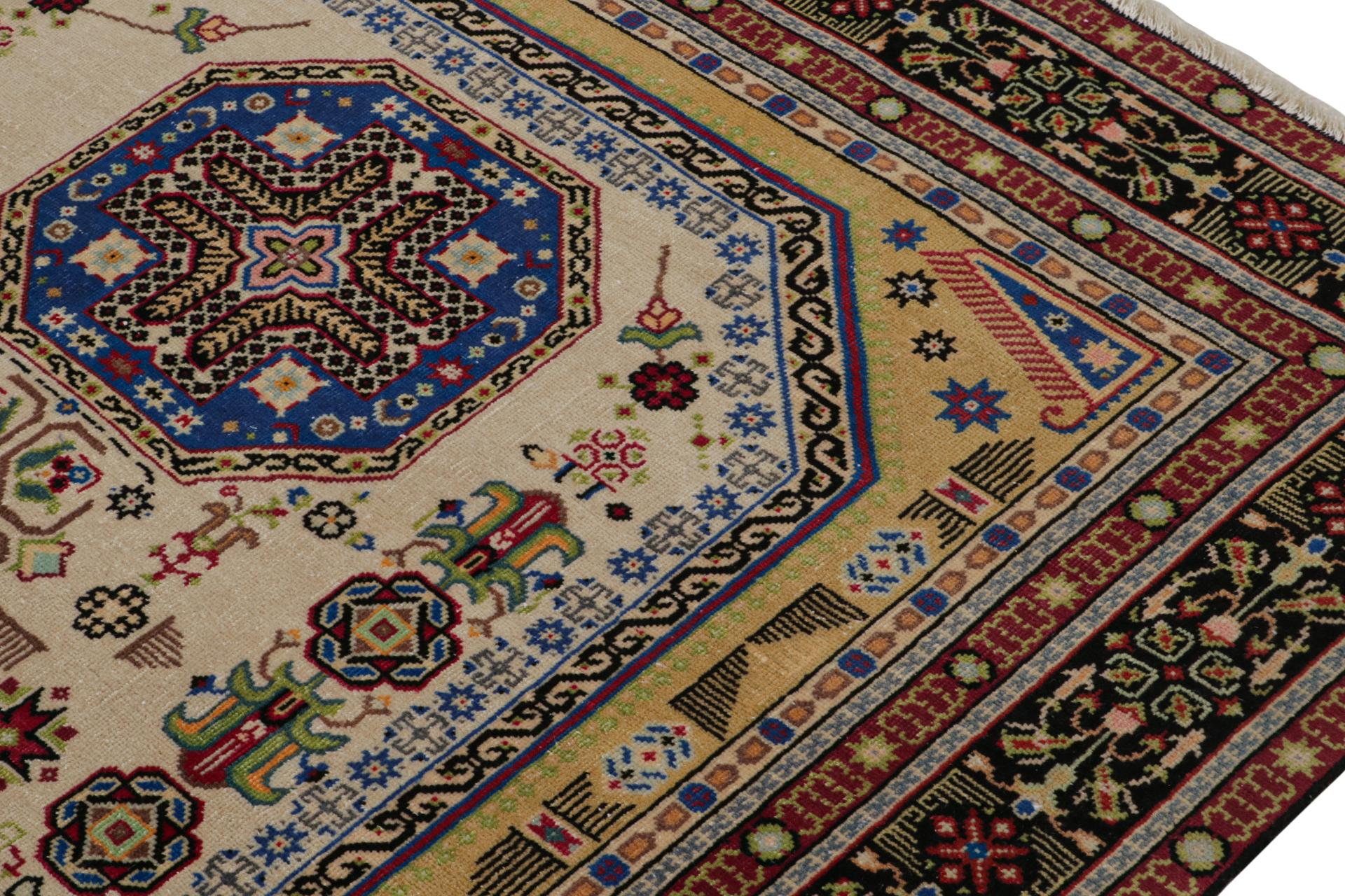 Tapis Hereke vintage à motifs géométriques beige, bleu et or par Rug & Kilim Bon état - En vente à Long Island City, NY