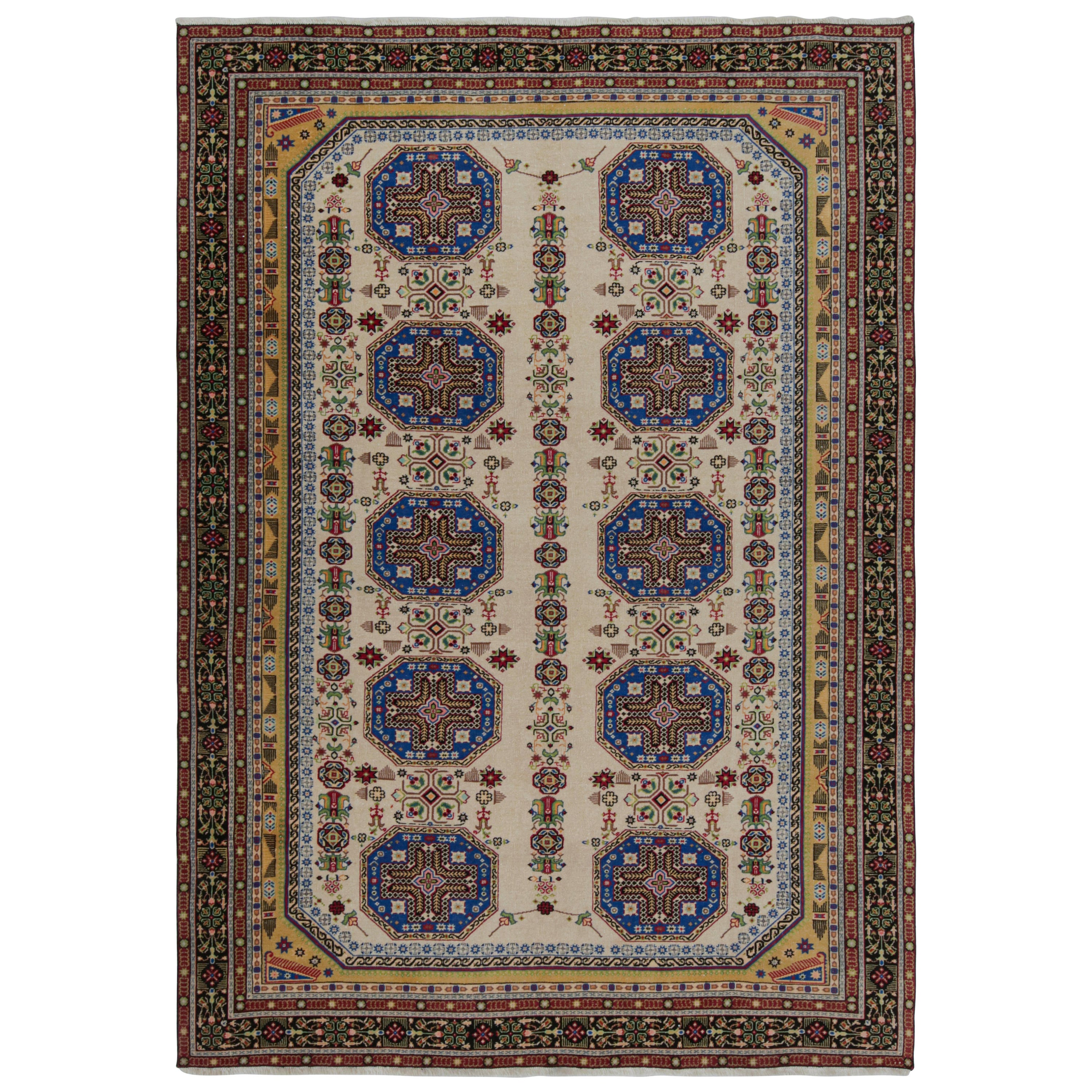 Tapis Hereke vintage à motifs géométriques beige, bleu et or par Rug & Kilim