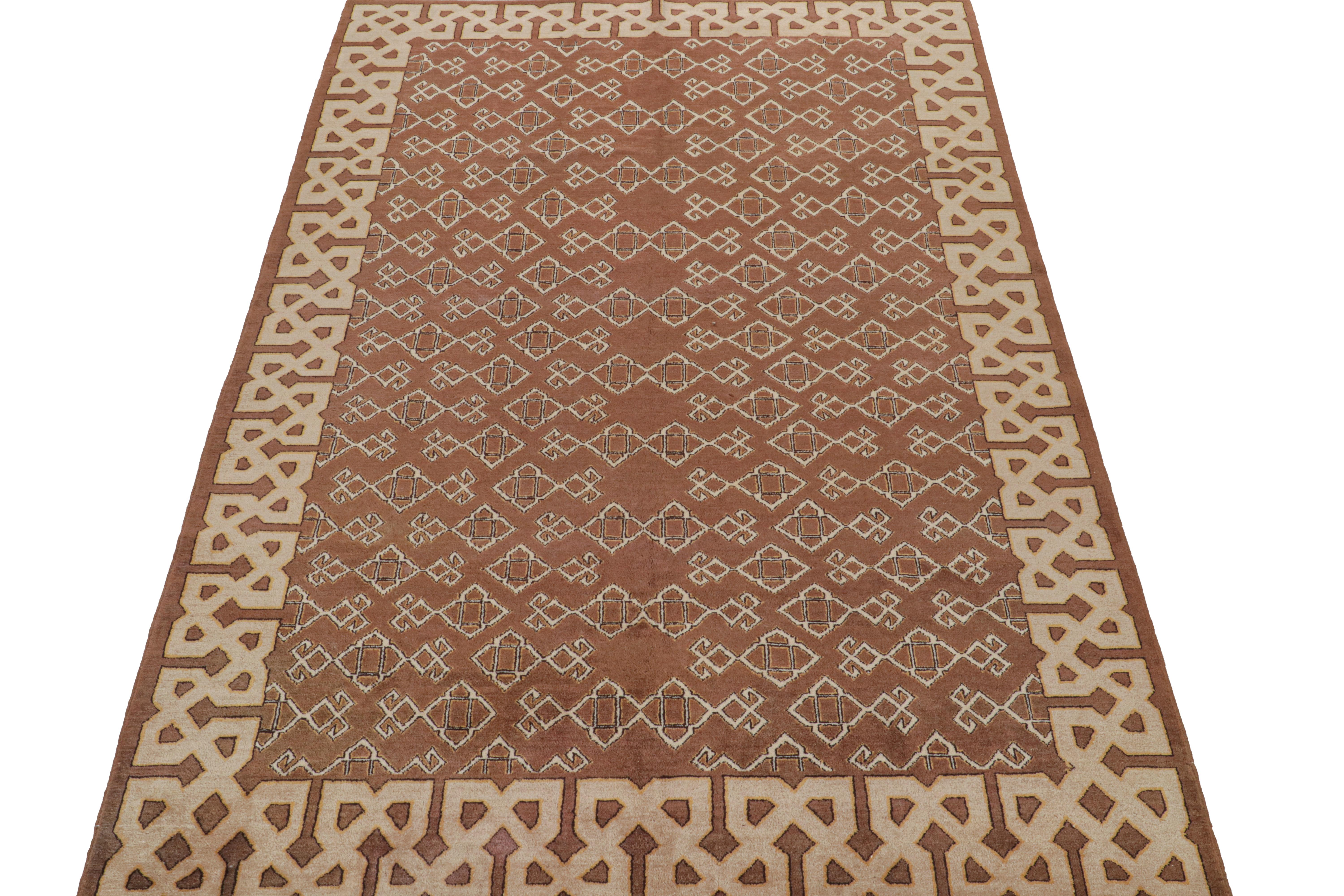Ce tapis vintage de 5x10 Hereke fait partie d'un ensemble rare de deux tapis jumeaux datant des années 1950-1960.

Noués à la main en laine, les tapis Hereke représentent l'une des provenances de tapis les plus raffinées de Turquie depuis le XIXe