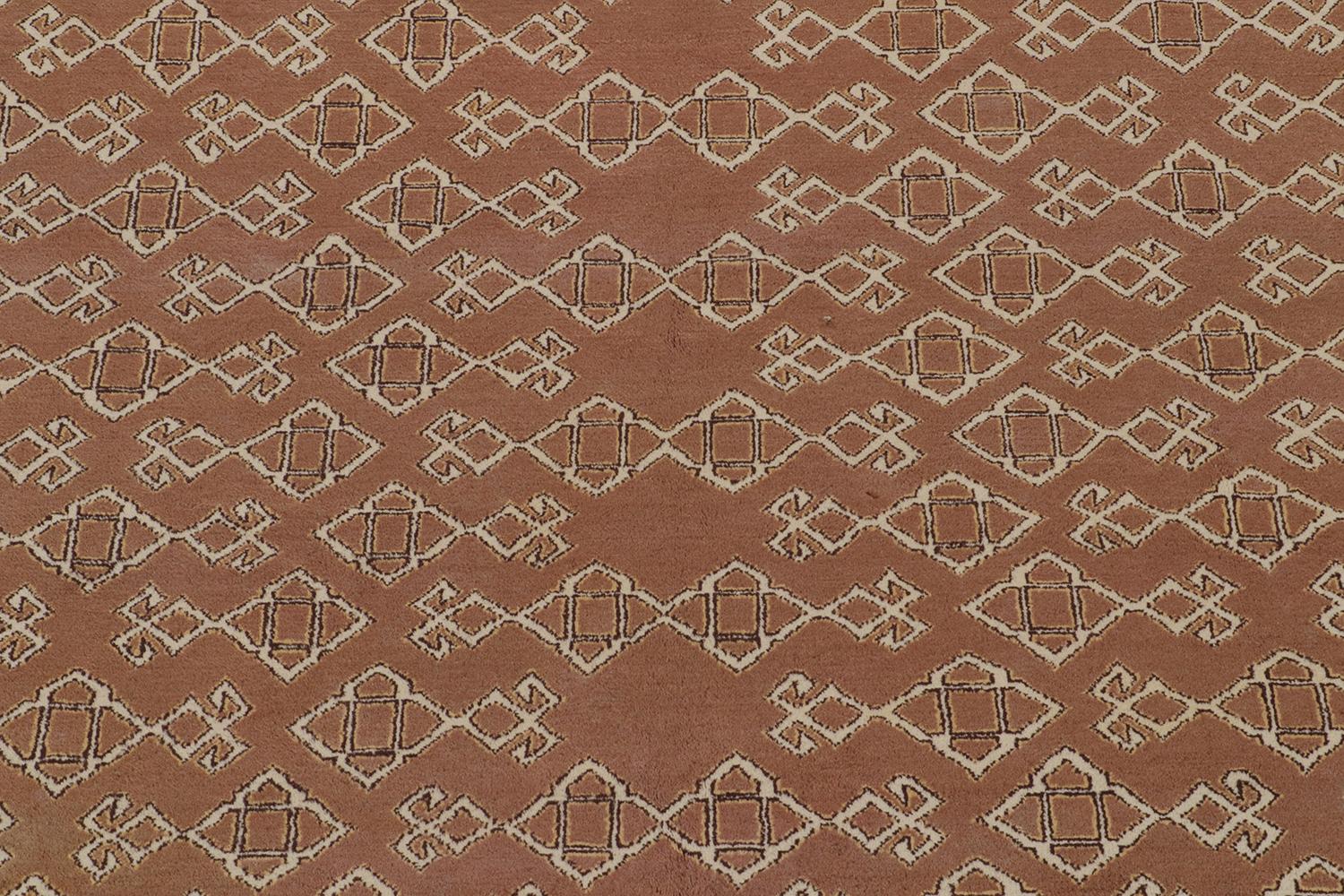 Noué à la main Tapis Hereke vintage marron avec motif géométrique beige de Rug & Kilim en vente
