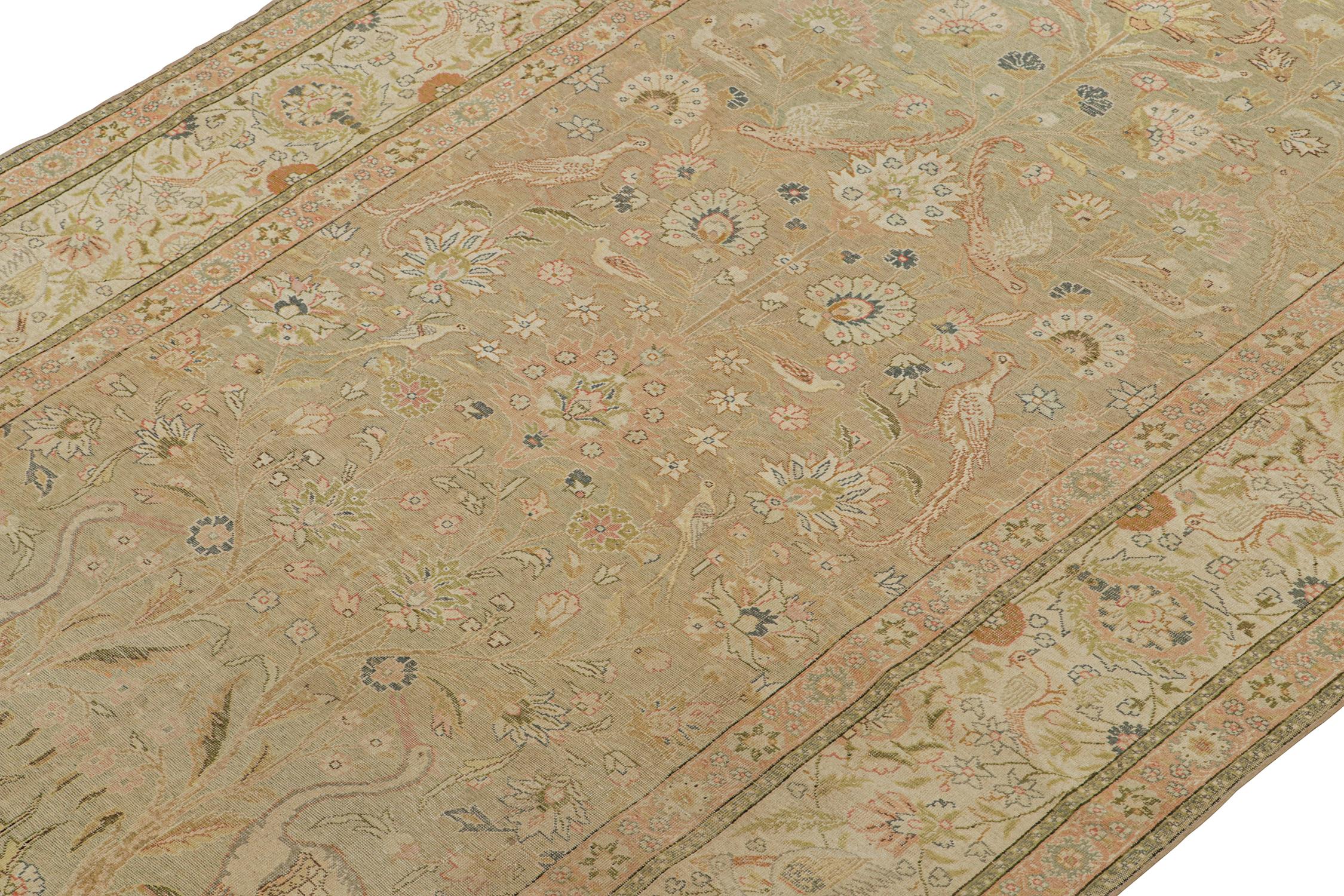 Turc Tapis vintage Hereke avec des motifs picturaux et floraux rares de Rug & Kilim en vente