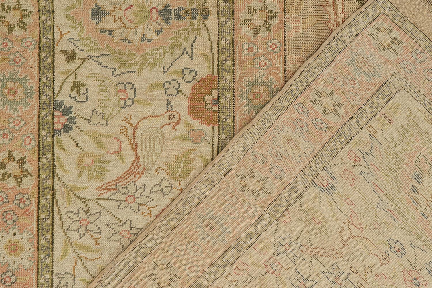 Milieu du XXe siècle Tapis vintage Hereke avec des motifs picturaux et floraux rares de Rug & Kilim en vente
