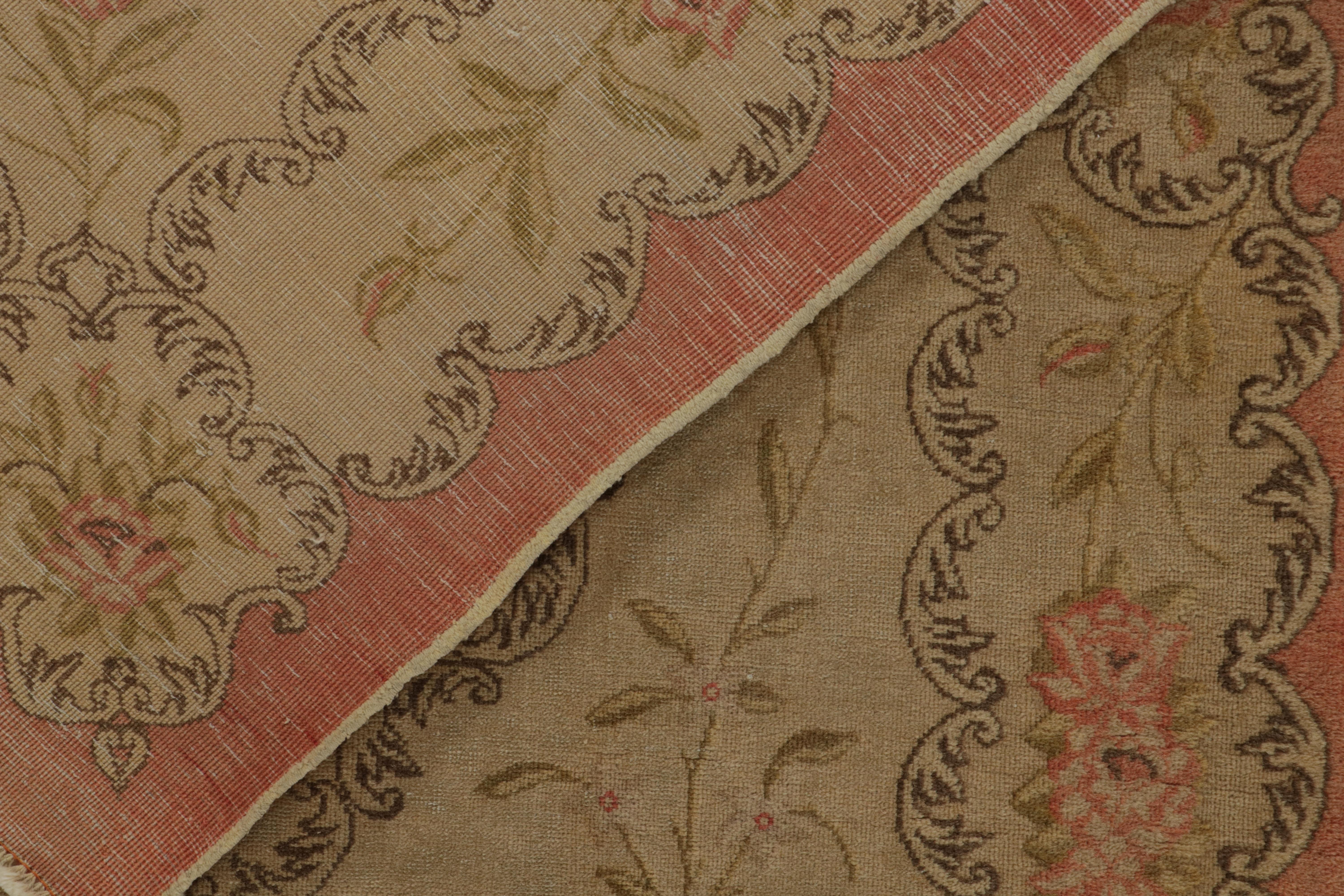 Lana Tappeti Hereke vintage in beige con medaglioni e motivi floreali di Rug & Kilim in vendita