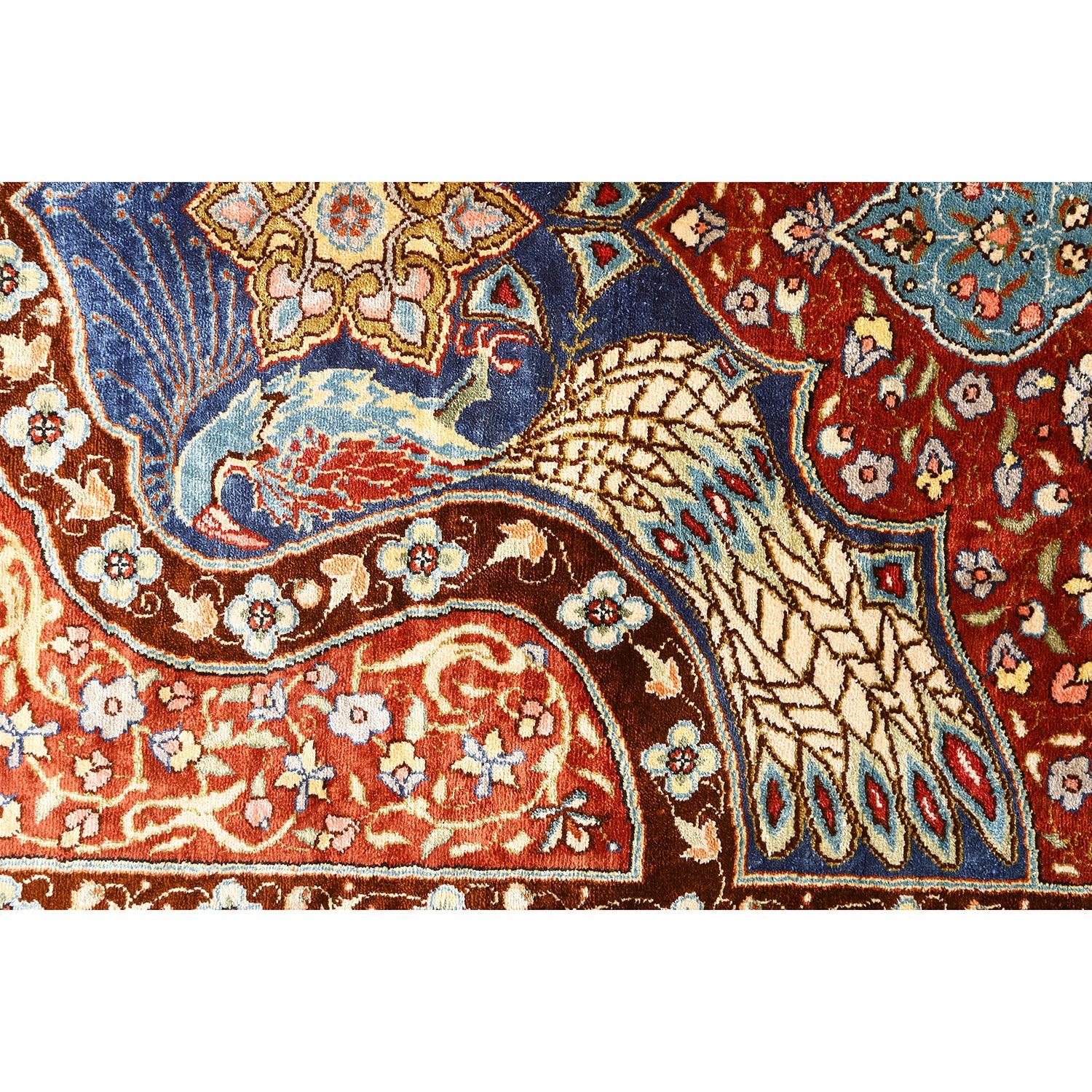 Hand-Knotted Vintage Herekeh Rug in Pure Silk - Size: 4'7x3'0 For Sale