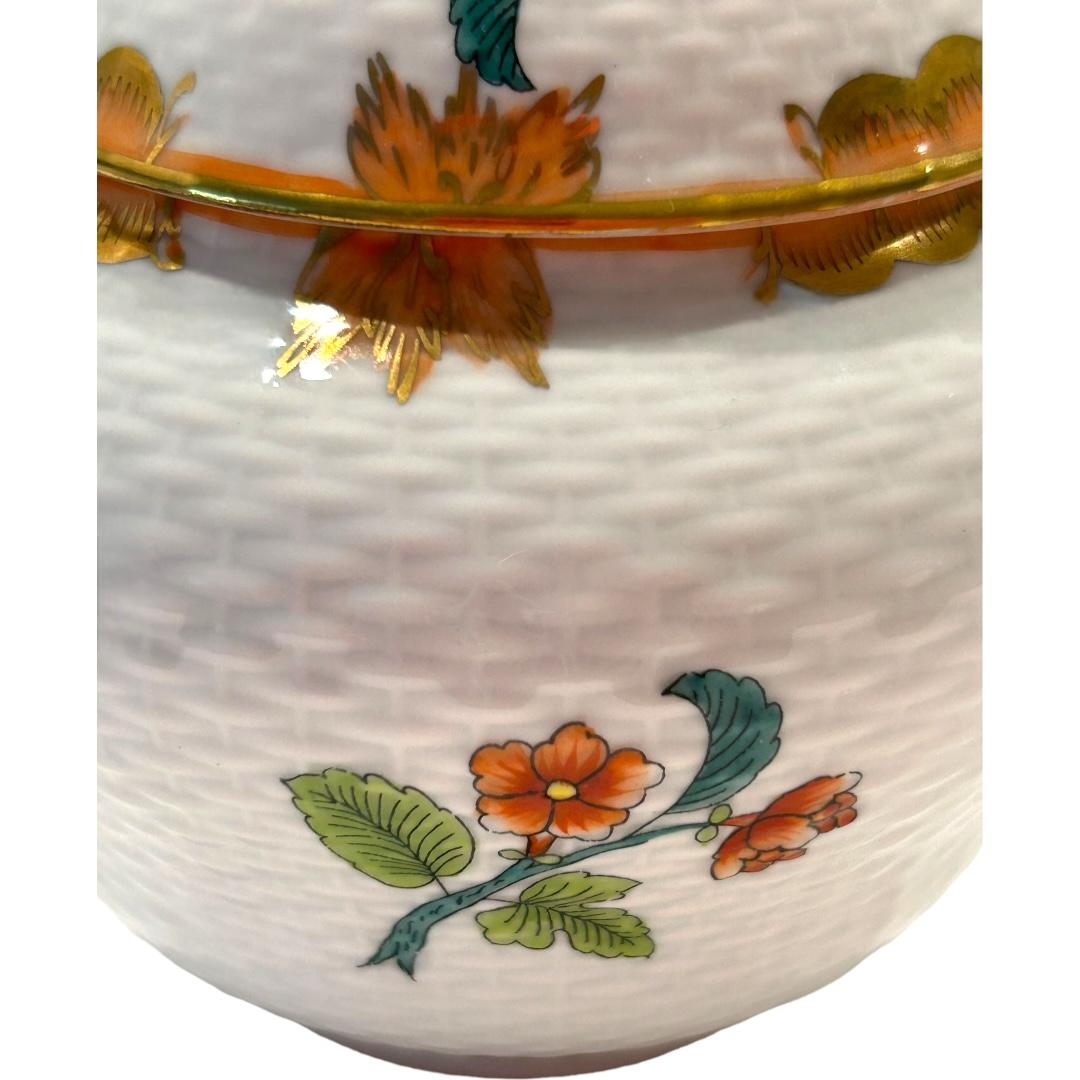 Vintage Herend Decorative Box/Jar Raised Basket Pattern w/ Orange Rose Knob In Good Condition For Sale In Naples, FL