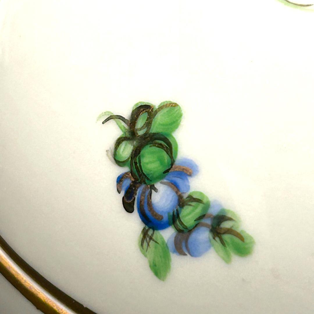 20th Century Vintage Herend Porcelain Hand Painted Floral Round Trinket Box w/ Lid For Sale