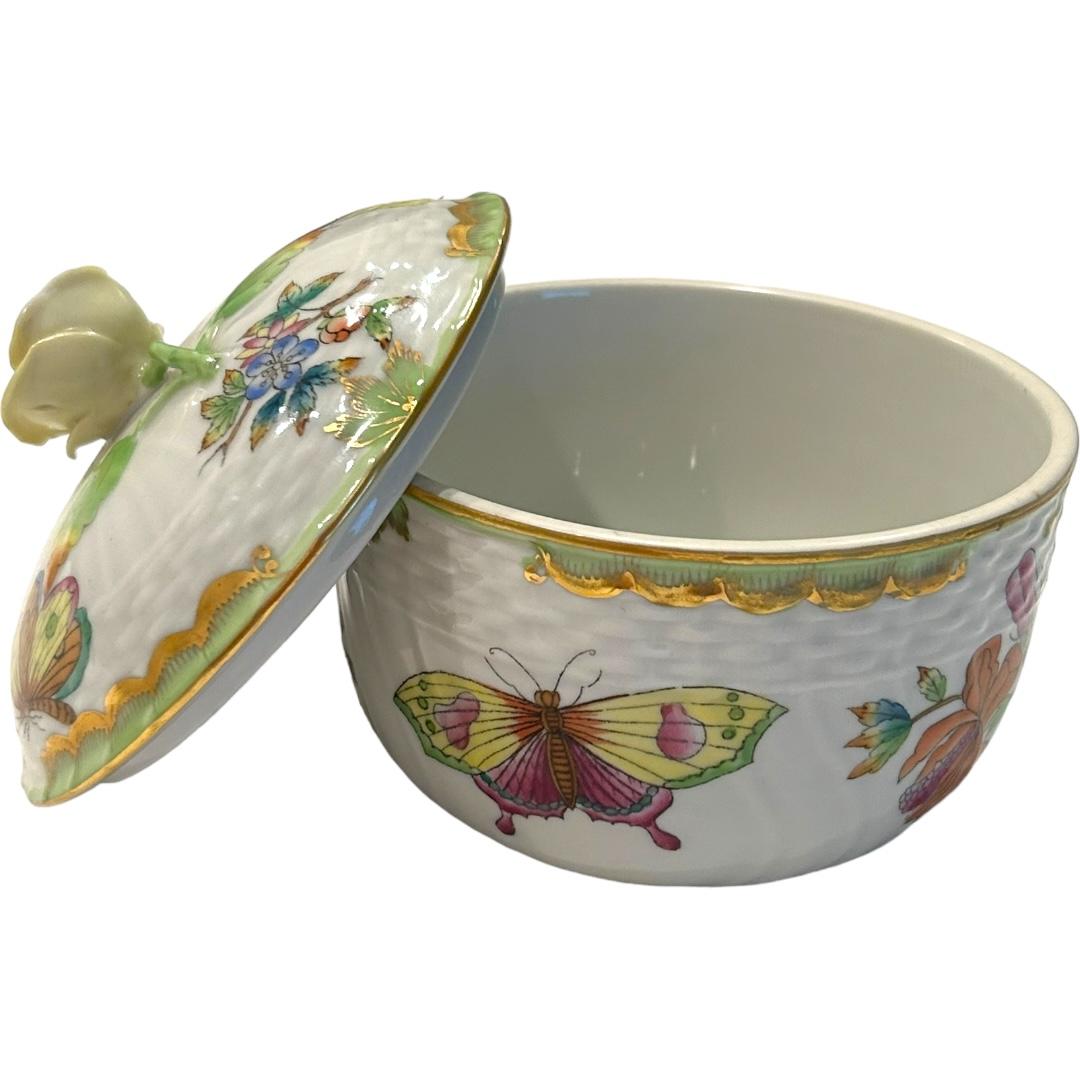 Vintage Herend Queen Victoria Green Covered Sugar Bowl w/ Yellow Rose Knob Lid In Good Condition In Naples, FL