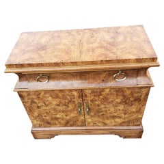 Asiatisch inspirierter Vintage-Schrank aus Nussbaumholz, ca. 1960er Jahre
