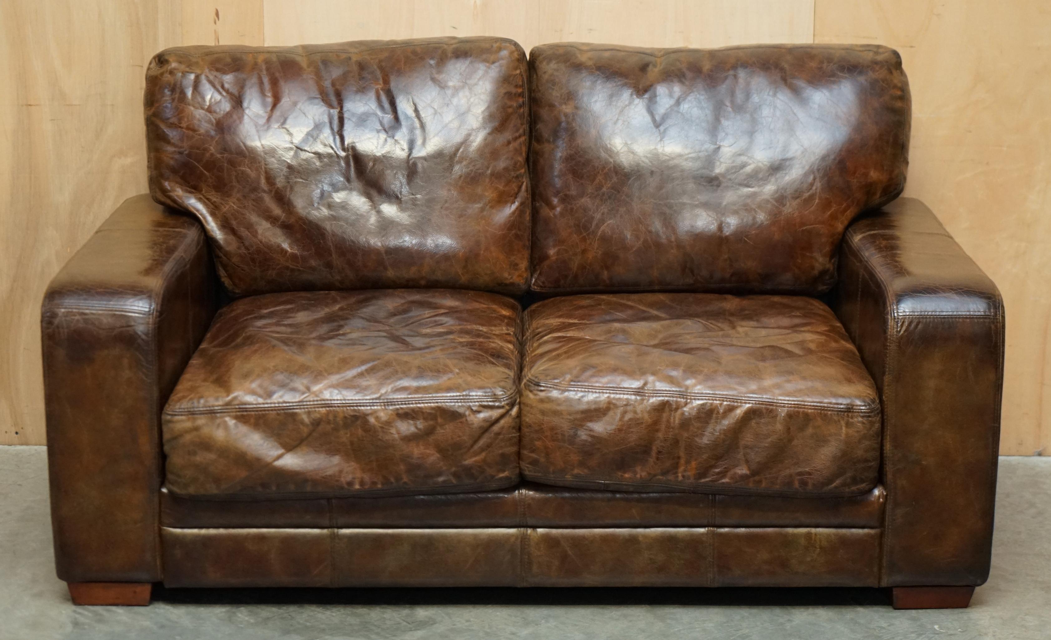 Antigüedades de la Casa Real

Royal House Antiques se complace en poner a la venta este comodísimo sofá Timothy Oulton Halo Soho, Heritage Biker de cuero marrón, que forma parte de un conjunto 

Por favor, tenga en cuenta que la tarifa de entrega