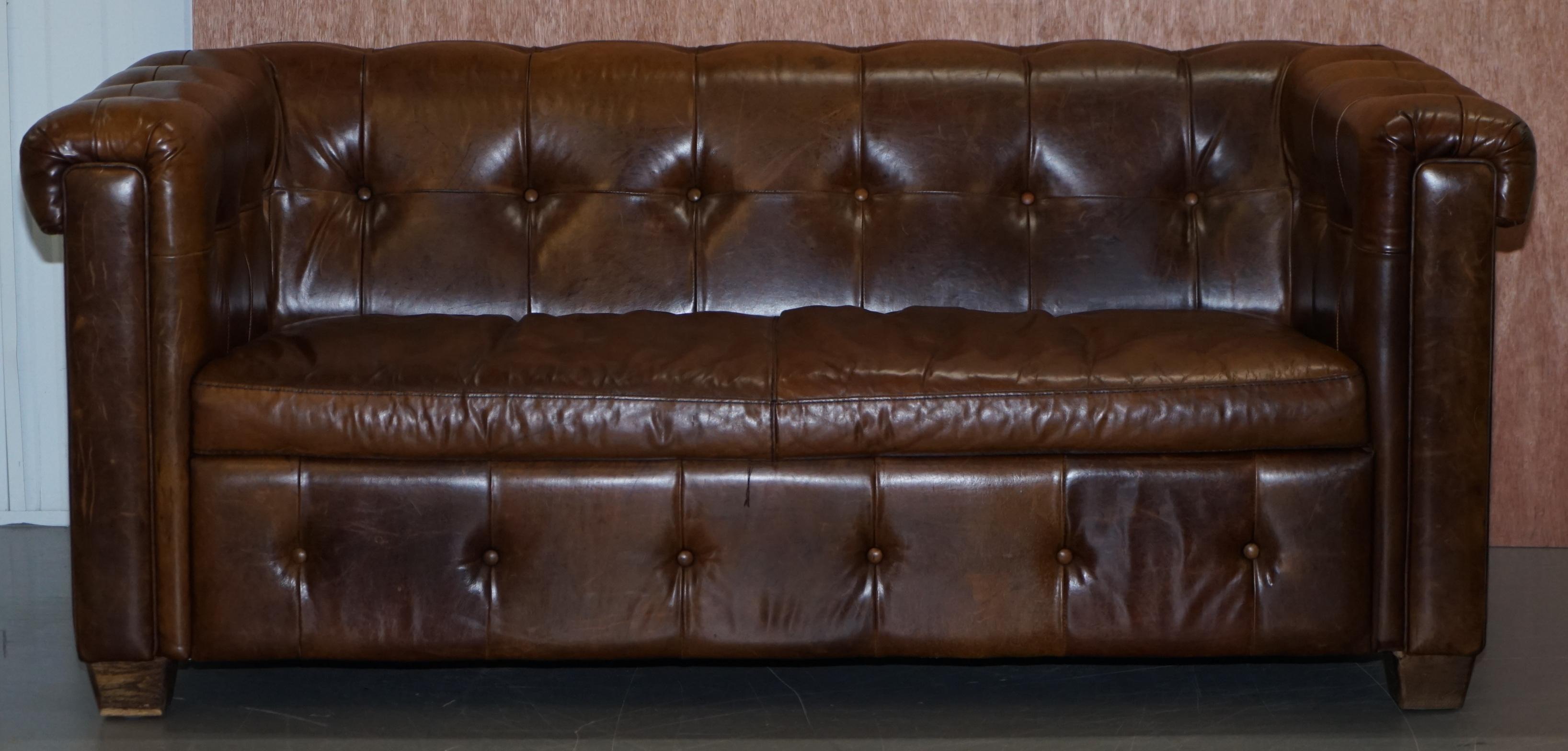 We are delighted to this lovely and stylish vintage heritage leather tufted sofa

A good looking well-made and cool sofa, its upholstered with fully aniline leather which is hand dyed six times to give it this vintage distressed 100 year old look