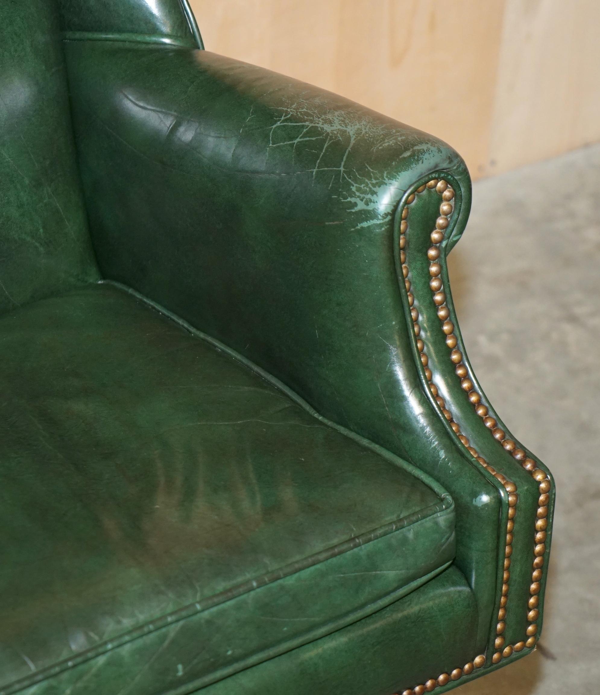 Hand-Crafted ViNTAGE HERITAGE GREEN LEATHER CAPTAINS WINGBACK OFFICE SWIVEL DIRECTORS CHAIR For Sale