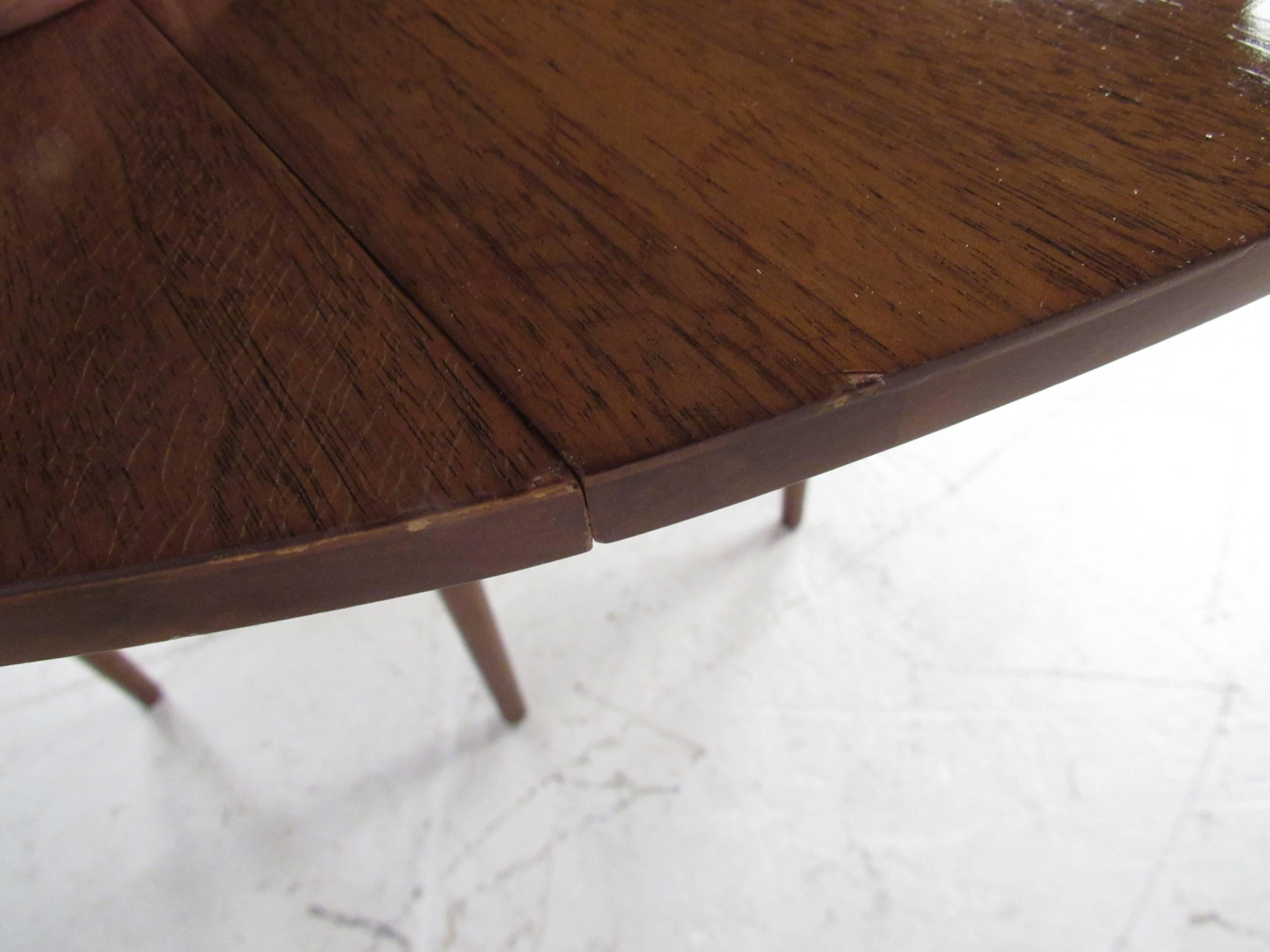 Walnut Vintage Heritage-Henredon Gateleg Dining Table For Sale